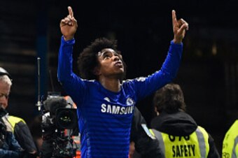 LONDON, ENGLAND - FEBRUARY 11:  Willian of Chelsea (L) celebrates scoring the first goal during the Barclays Premier League match between Chelsea and Everton at Stamford Bridge on February 11, 2015 in London, England.  (Photo by Mike Hewitt/Getty Images)