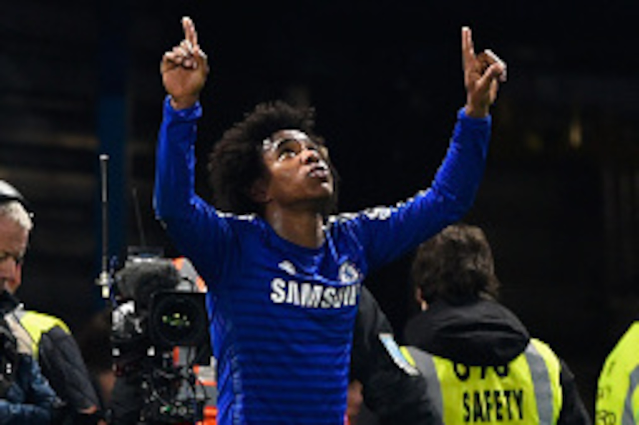 LONDON, ENGLAND - FEBRUARY 11:  Willian of Chelsea (L) celebrates scoring the first goal during the Barclays Premier League match between Chelsea and Everton at Stamford Bridge on February 11, 2015 in London, England.  (Photo by Mike Hewitt/Getty Images)