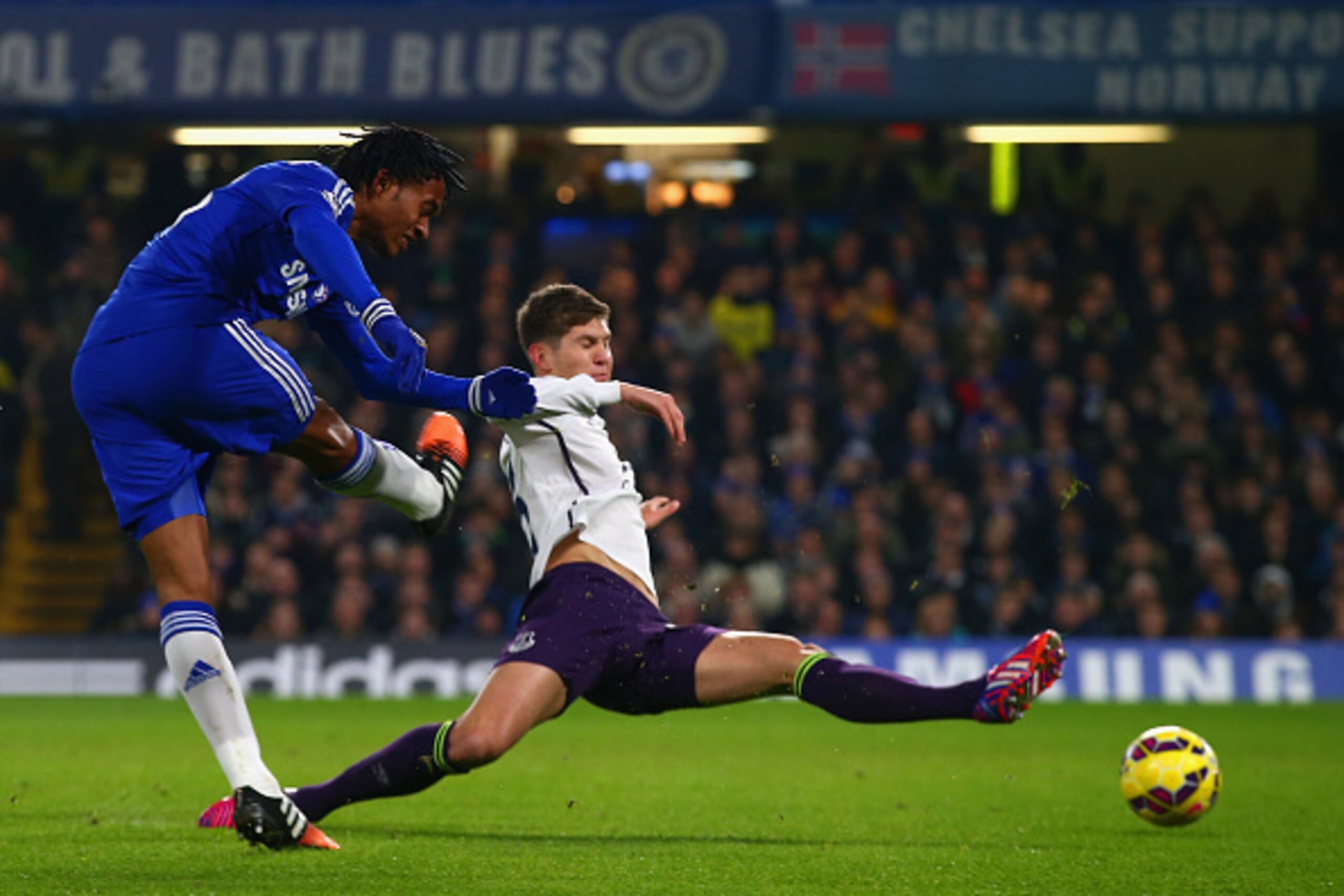LONDON, ENGLAND - FEBRUARY 11:  John Stones of Everton attempts to block an effort from Juan Cuadrado of Chelsea during the Barclays Premier League match between Chelsea and Everton at Stamford Bridge on February 11, 2015 in London, England.  (Photo by Cl