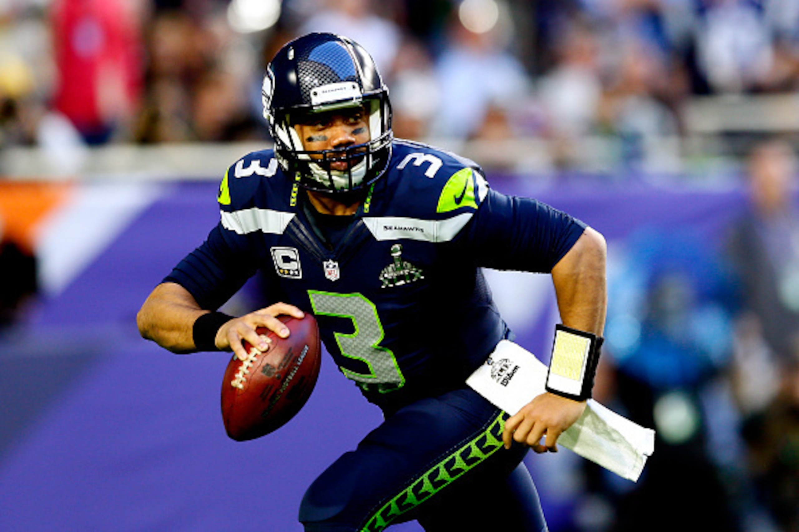 GLENDALE, AZ - FEBRUARY 01:   Russell Wilson #3 of the Seattle Seahawks looks for a pass in the second quarter against the New England Patriots during Super Bowl XLIX at University of Phoenix Stadium on February 1, 2015 in Glendale, Arizona.  (Photo by Ke
