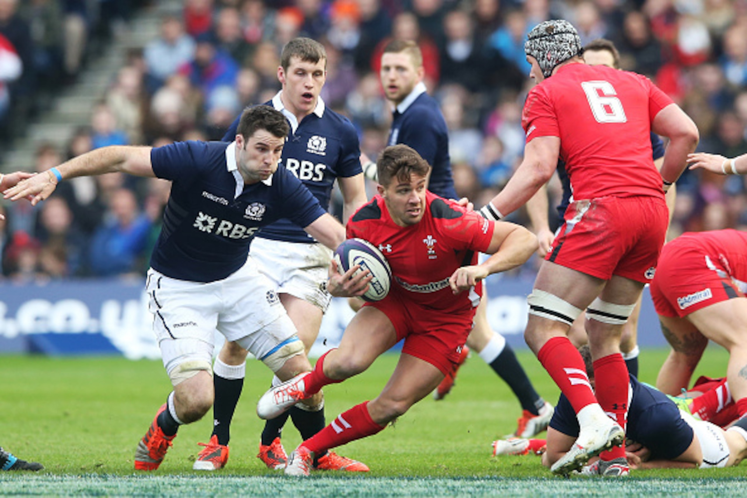 EDINBURGH, SCOTLAND - FEBRUARY 15:  Rhys Webb of Wales breaks from the base of the scrum during the RBS Six Nations match between Scotland and Wales at Murrayfield Stadium on February 15, 2015 in Edinburgh, Scotland.  (Photo by David Rogers/Getty Images)