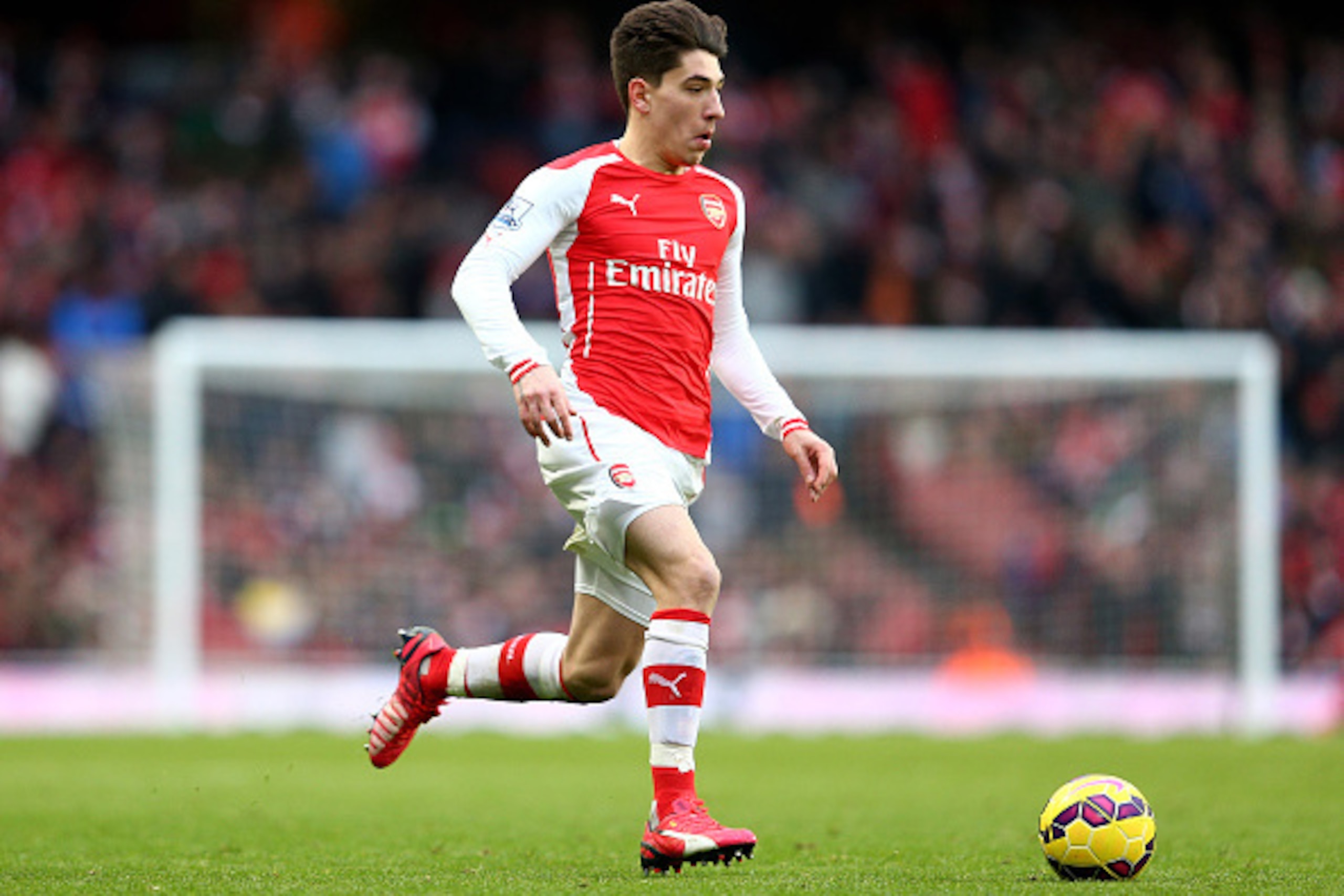 LONDON, ENGLAND - FEBRUARY 01:  Hector Bellerin of Arsenal runs with the ball during the Barclays Premier League match between Arsenal and Aston Villa at the Emirates Stadium on February 1, 2015 in London, England.  (Photo by Clive Mason/Getty Images)