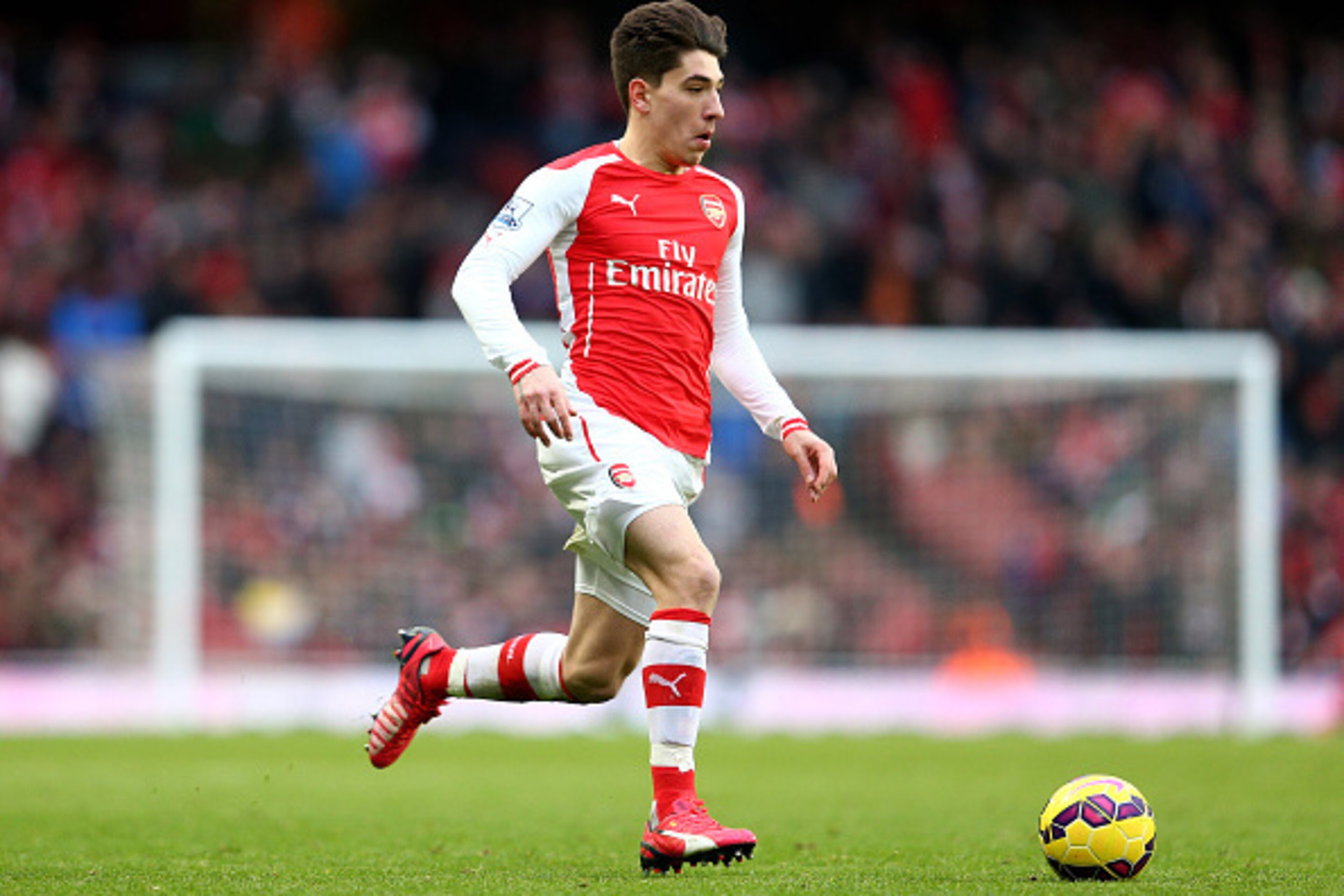 LONDON, ENGLAND - FEBRUARY 01:  Hector Bellerin of Arsenal runs with the ball during the Barclays Premier League match between Arsenal and Aston Villa at the Emirates Stadium on February 1, 2015 in London, England.  (Photo by Clive Mason/Getty Images)
