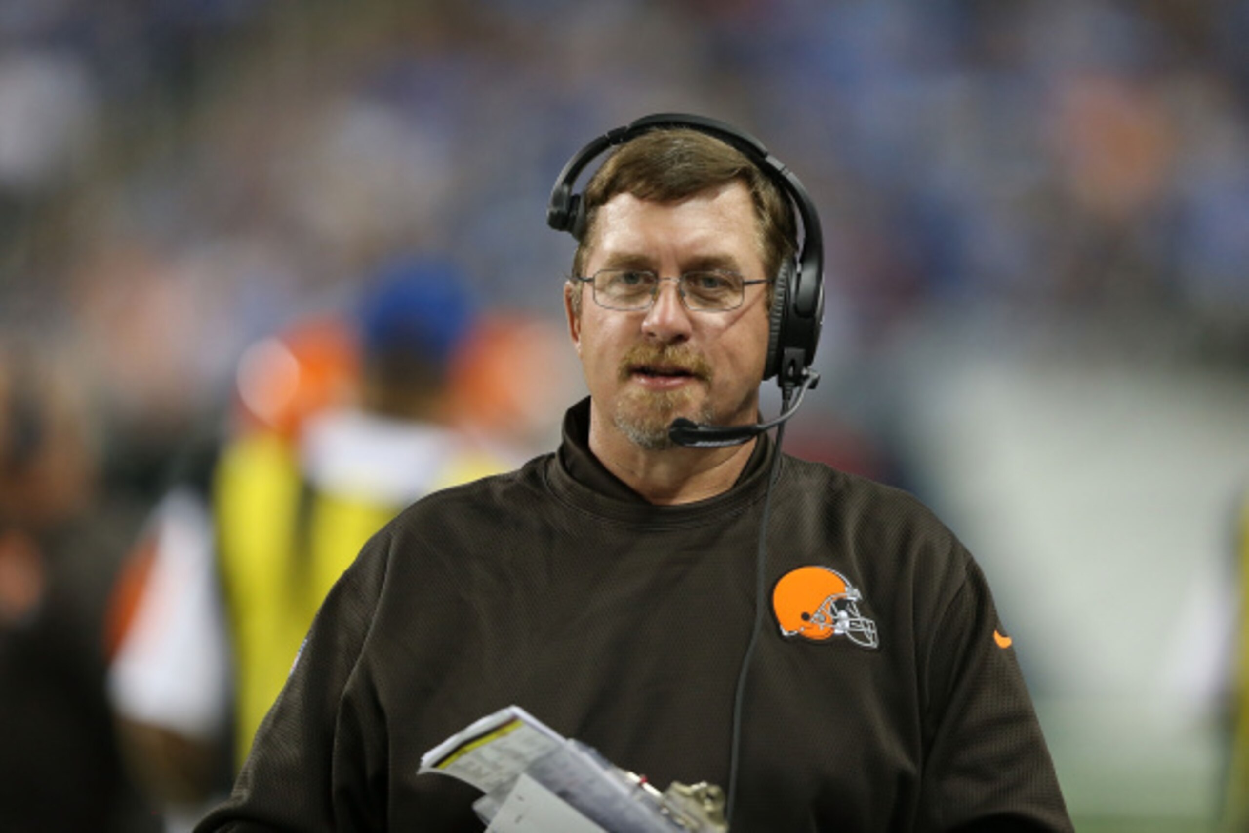 DETROIT, MI - AUGUST 09:  Cleveland Browns offensive coordinator Kyle Shanahan watches the action during the second quarter of the preseason game against the Detroit Lions at Ford Field on August 9, 2014 in Detroit, Michigan. The Lions defeated the Browns