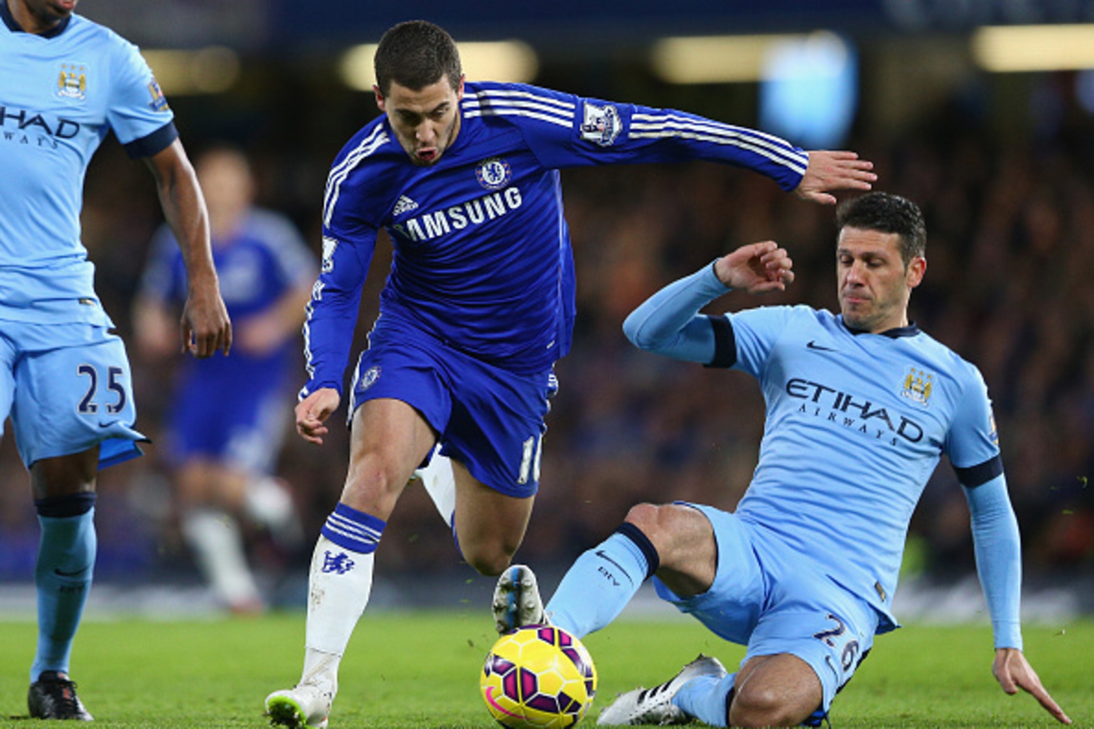 LONDON, ENGLAND - JANUARY 31:  Martin Demichelis of Manchester City (R) slides in to tackle Eden Hazard of Chelsea during the Barclays Premier League match between Chelsea and Manchester City at Stamford Bridge on January 31, 2015 in London, England.  (Ph
