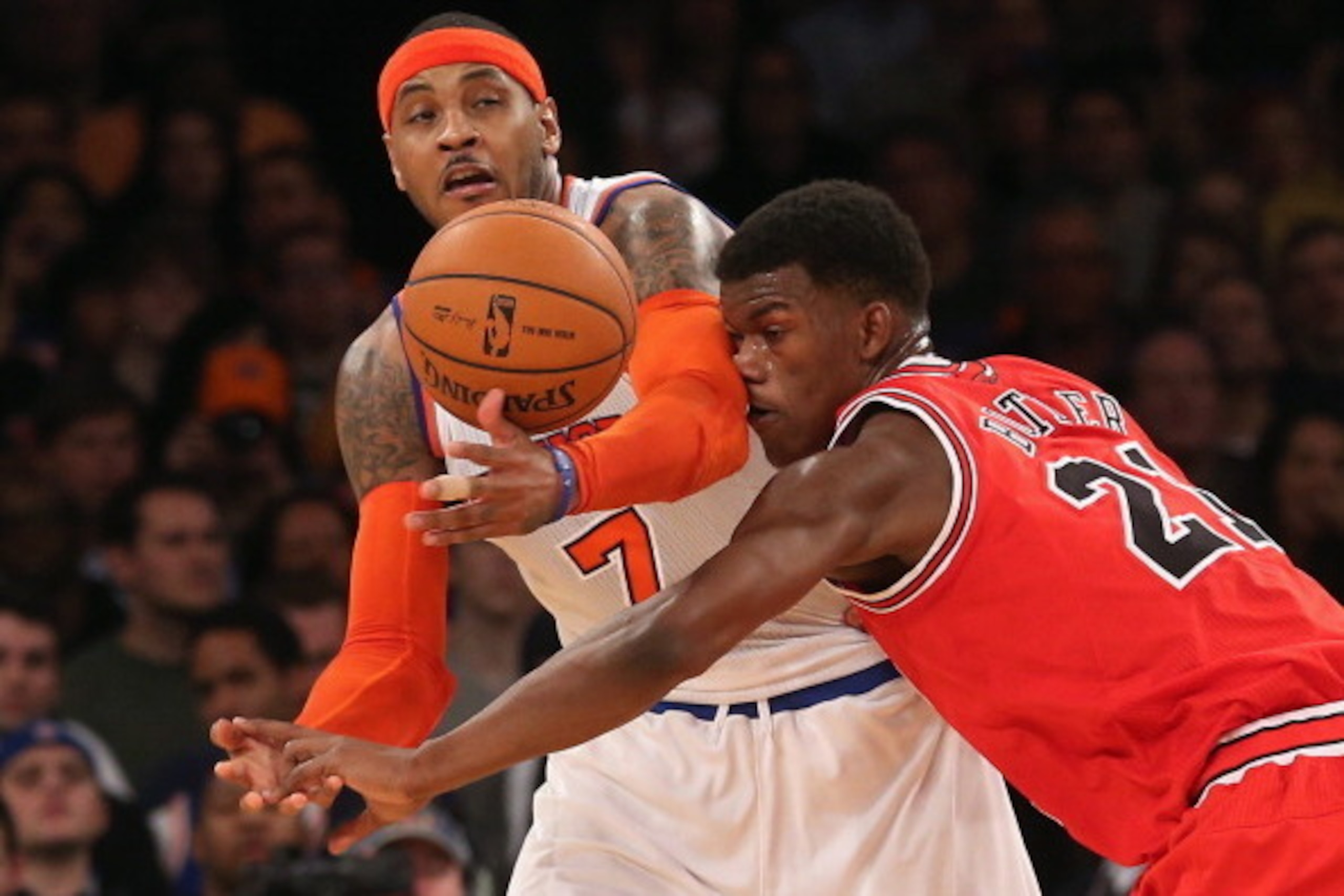 NEW YORK, NY - DECEMBER 21: Carmelo Anthony #7 of the New York Knicks and Jimmy Butler #21 of the Chicago Bulls battle for the ball at Madison Square Garden on December 21, 2012 in New York City. NOTE TO USER: User expressly acknowledges and agrees that, 