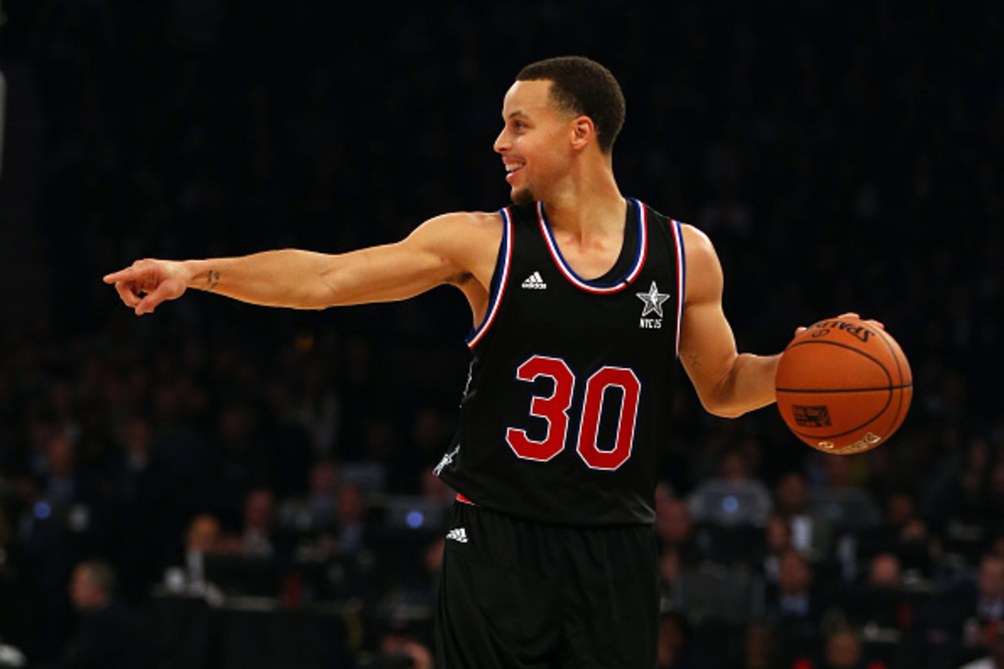 NEW YORK, NY - FEBRUARY 15: Stephen Curry #30 of the Golden State Warriors and the Western Conference points during the 2015 NBA All-Star Game at Madison Square Garden on February 15, 2015 in New York City. NOTE TO USER: User expressly acknowledges and NEW YORK, NY - FEBRUARY 15: Stephen Curry #30 of the Golden State Warriors and the Western Conference points during the 2015 NBA All-Star Game at Madison Square Garden on February 15, 2015 in New York City. NOTE TO USER: User expressly acknowledges and