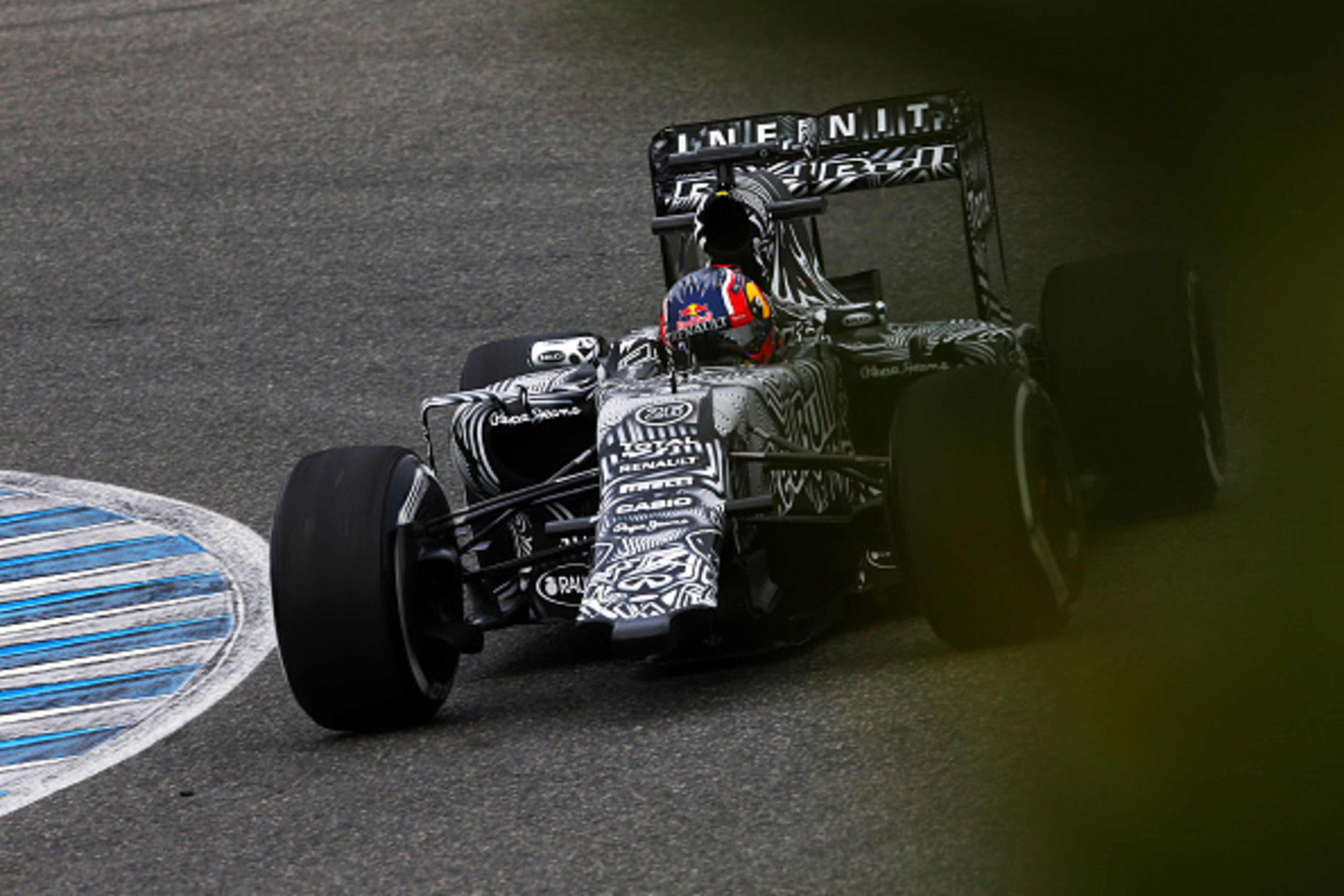 JEREZ DE LA FRONTERA, SPAIN - FEBRUARY 02:  Daniil Kvyat of Russia and Infiniti Red Bull Racing drives during day two of Formula One Winter Testing at Circuito de Jerez on February 2, 2015 in Jerez de la Frontera, Spain.  (Photo by Dan Istitene/Getty Imag