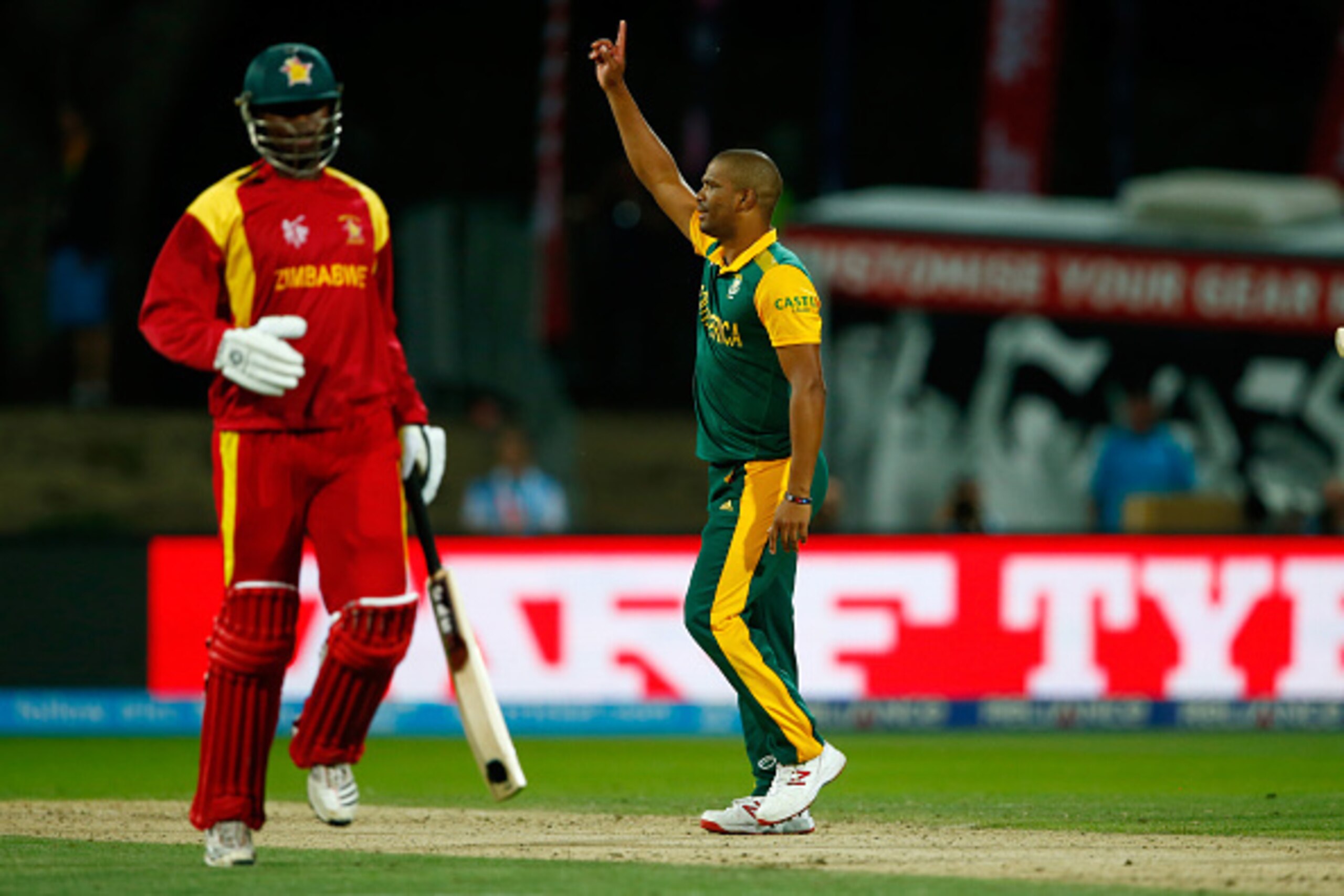 HAMILTON, NEW ZEALAND - FEBRUARY 15: Vernon Philander of South Africa celebrates his wicket of Solomon Mire of Zimbabwe  during the 2015 ICC Cricket World Cup match between South Africa and Zimbabwe at Seddon Park on February 15, 2015 in Hamilton, New Zea