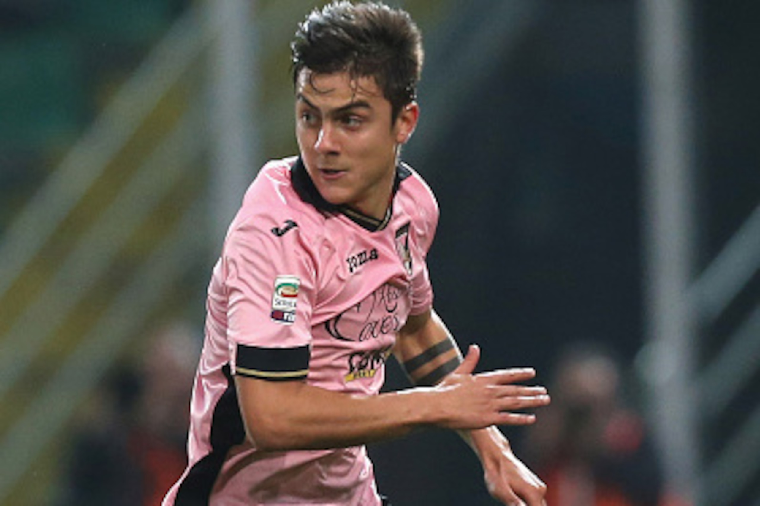 PALERMO, ITALY - JANUARY 17:  Paulo Dybala of Palermo during the Serie A match between US Citta di Palermo and AS Roma at Stadio Renzo Barbera on January 17, 2015 in Palermo, Italy.  (Photo by Maurizio Lagana/Getty Images)