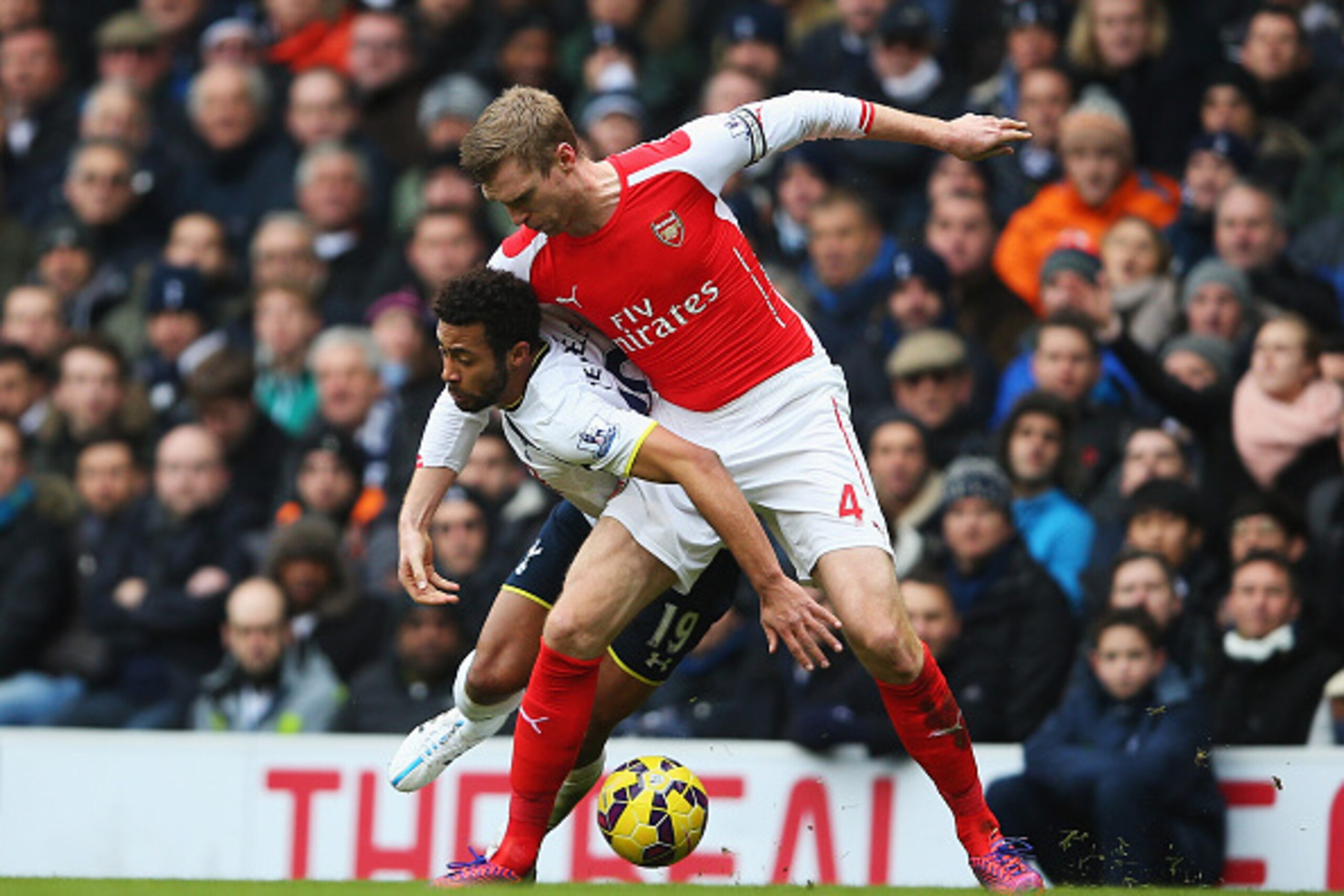 LONDON, ENGLAND - FEBRUARY 07:  Mousa Dembele of Tottenham Hotspur is challenged by Per Mertesacker of Arsenal during the Barclays Premier League match between Tottenham Hotspur and Arsenal at White Hart Lane on February 7, 2015 in London, England.  (Phot