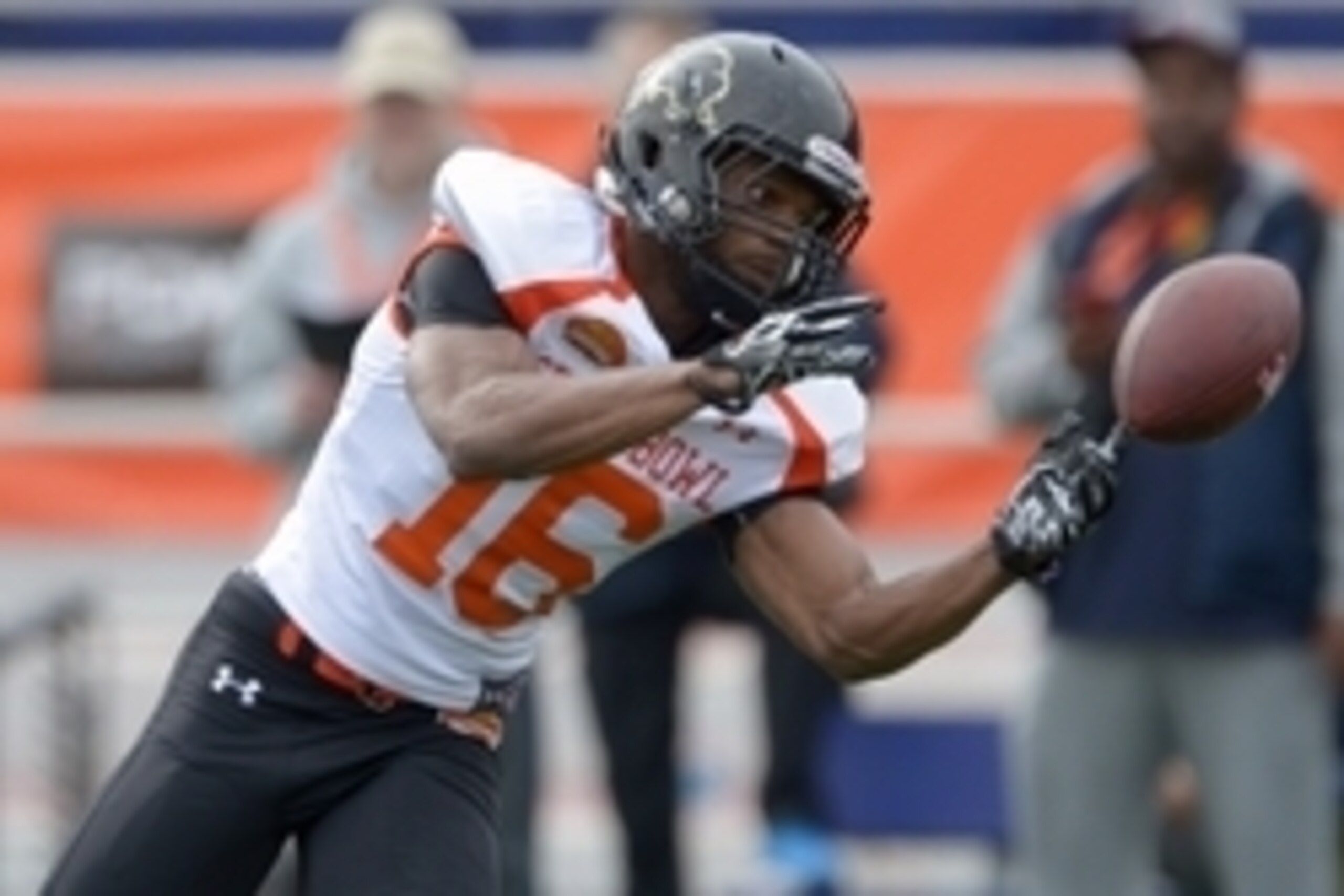 Jan 22, 2015; Mobile, AL, USA; South squad wide receiver Donatella Luckett of Harding (16) tries to pull in a pass during Senior Bowl South squad practice at Ladd-Peebles Stadium. Mandatory Credit: Glenn Andrews-USA TODAY Sports