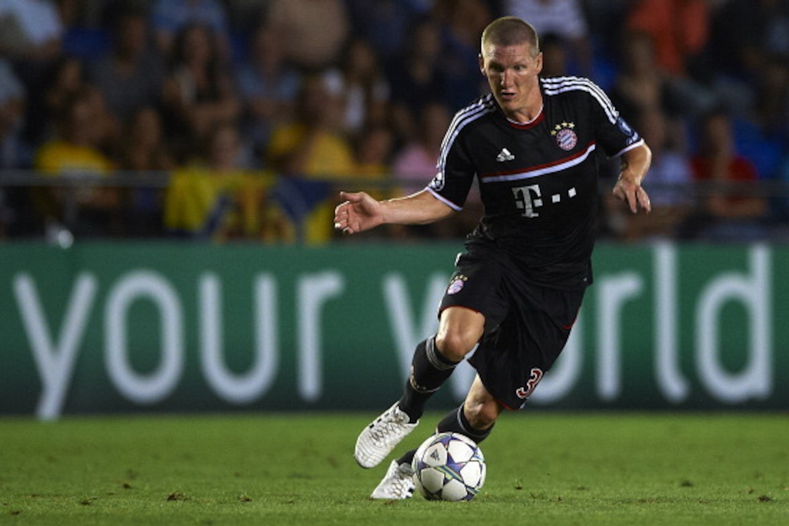 VILLARREAL, SPAIN - SEPTEMBER 14: Bastian Schweinsteiger of Bayern Muenchen in action during the UEFA Champions League group A match between Villarreal and Bayern Muenchen at El Madrigal on September 14, 2011 in Villarreal, Spain. (Photo by Manuel Queim VILLARREAL, SPAIN - SEPTEMBER 14: Bastian Schweinsteiger of Bayern Muenchen in action during the UEFA Champions League group A match between Villarreal and Bayern Muenchen at El Madrigal on September 14, 2011 in Villarreal, Spain. (Photo by Manuel Queim