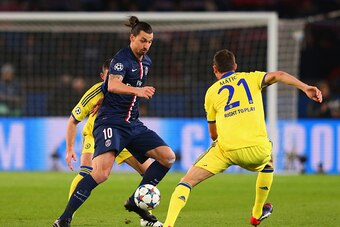 PARIS, FRANCE - FEBRUARY 17:  Zlatan Ibrahimovic of Paris Saint-Germain takes on Nemanja Matic of Chelsea during the UEFA Champions League Round of 16 match between Paris Saint-Germain and Chelsea at Parc des Princes on February 17, 2015 in Paris, France.