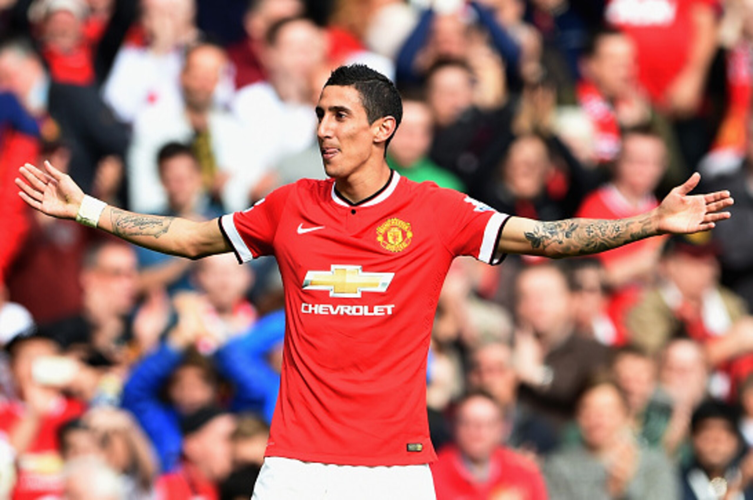 MANCHESTER, ENGLAND - OCTOBER 05: Angel Di Maria of Manchester United celebrates scoring the first goal during the Barclays Premier League match between Manchester United and Everton at Old Trafford on October 5, 2014 in Manchester, England. (Photo by M MANCHESTER, ENGLAND - OCTOBER 05: Angel Di Maria of Manchester United celebrates scoring the first goal during the Barclays Premier League match between Manchester United and Everton at Old Trafford on October 5, 2014 in Manchester, England. (Photo by M