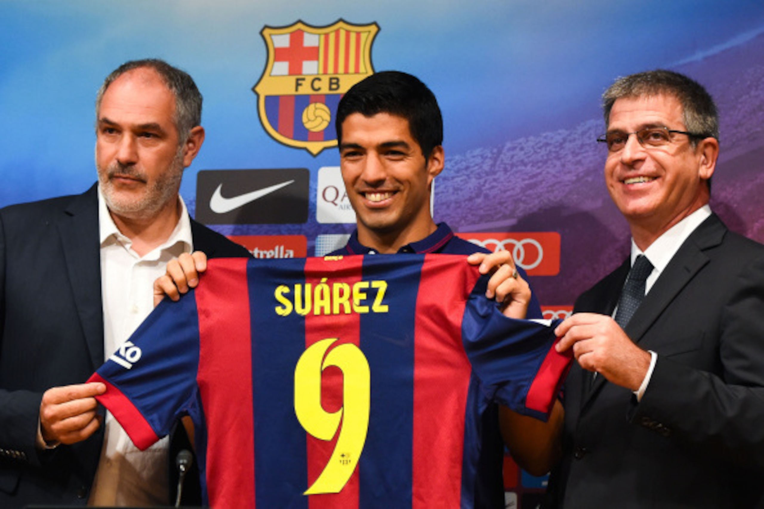 BARCELONA, SPAIN - AUGUST 19:  (L-R) FC Barcelona Sport Director Andoni Zubizarreta, Luis Suarez and FC Barcelona Jordi Mestre of FC Barcelona pose for the media during a press conference as part of his presentation as new FC Barcelona player at Camp Nou 