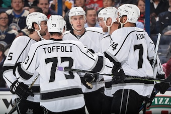 COLUMBUS, OH - FEBRUARY 9: Jeff Carter #77 of the Los Angeles Kings celebrates his second period goal with teammates Brayden McNabb #3, Justin McBain #5, Tyler Toffoli #73 and Dwight King #74 of the Los Angeles Kings during a game against the Columbus Blu
