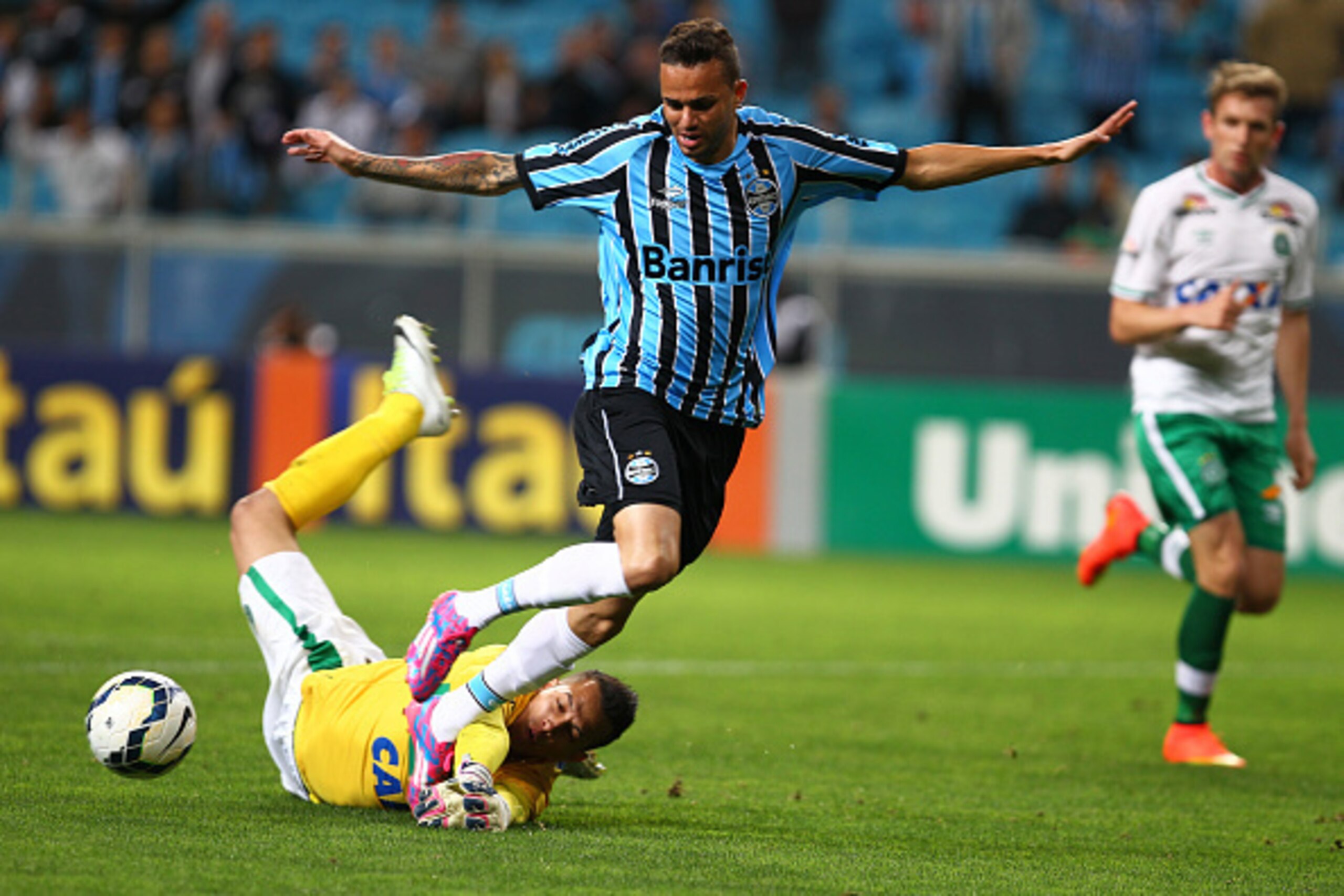 PORTO ALEGRE, BRAZIL - SEPTEMBER 21: Luan of Gremio battles for the ball against Danilo during the match Gremio v Chapecoense as part of Brasileirao Series A 2014, at Arena do Gremio on September 21, 2014 in Porto Alegre, Brazil. (Photo by Lucas Uebel/Get