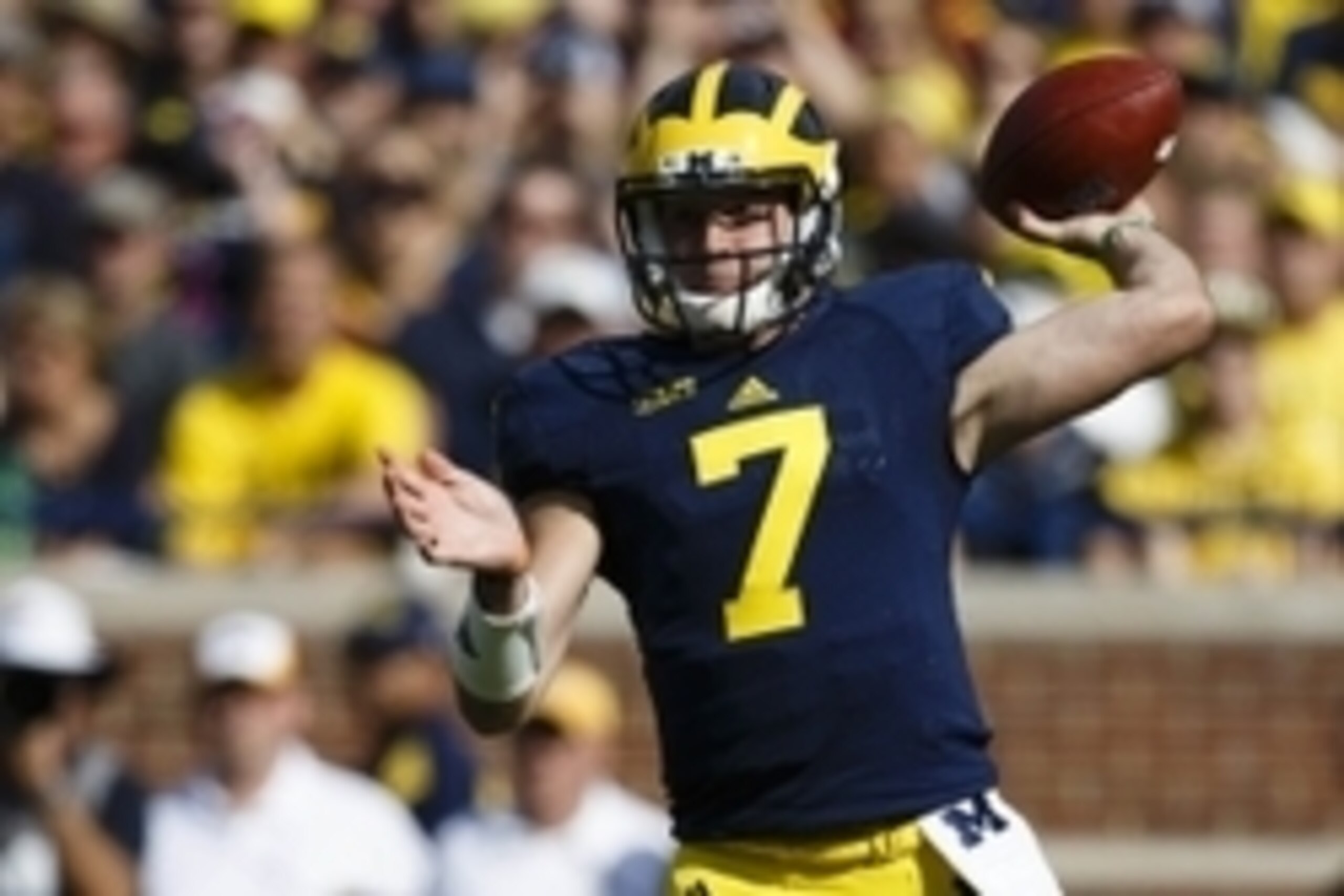 Sep 27, 2014; Ann Arbor, MI, USA; Michigan Wolverines quarterback Shane Morris (7) passes the ball in the first half against the Minnesota Golden Gophers at Michigan Stadium. Mandatory Credit: Rick Osentoski-USA TODAY Sports Sep 27, 2014; Ann Arbor, MI, USA; Michigan Wolverines quarterback Shane Morris (7) passes the ball in the first half against the Minnesota Golden Gophers at Michigan Stadium. Mandatory Credit: Rick Osentoski-USA TODAY Sports