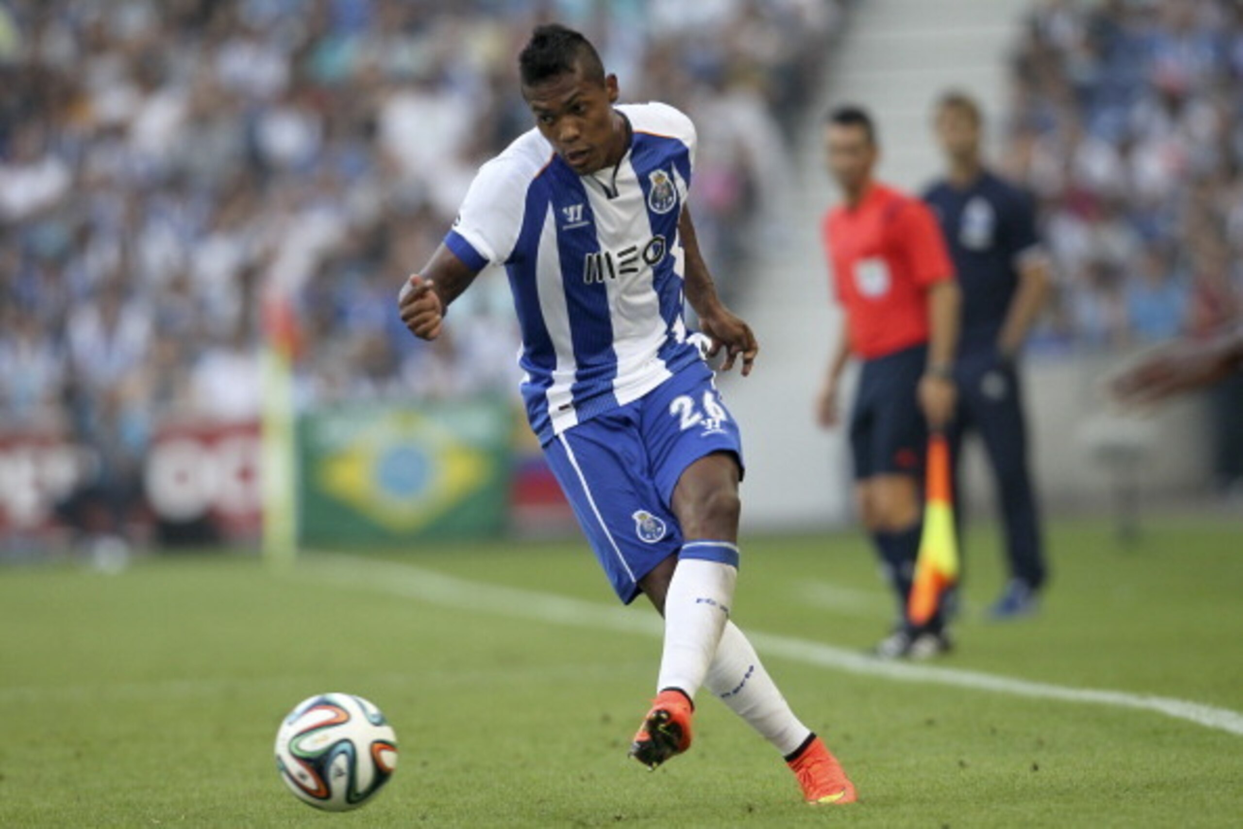PORTO, PORTUGAL - JULY 27: Porto's Brazilian defender Alex Sandro during a preseason friendly match between FC Porto and Saint-Etienne on July 27, 2014 in Porto, Portugal. (Photo by Carlos Rodrigues/Getty Images) PORTO, PORTUGAL - JULY 27: Porto's Brazilian defender Alex Sandro during a preseason friendly match between FC Porto and Saint-Etienne on July 27, 2014 in Porto, Portugal. (Photo by Carlos Rodrigues/Getty Images)