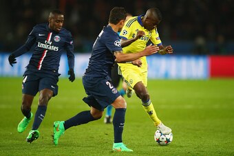 PARIS, FRANCE - FEBRUARY 17:  Ramires of Chelsea takes on Thiago Silva (2) and Blaise Matuidi of Paris Saint-Germain (14) during the UEFA Champions League Round of 16 match between Paris Saint-Germain and Chelsea at Parc des Princes on February 17, 2015 i