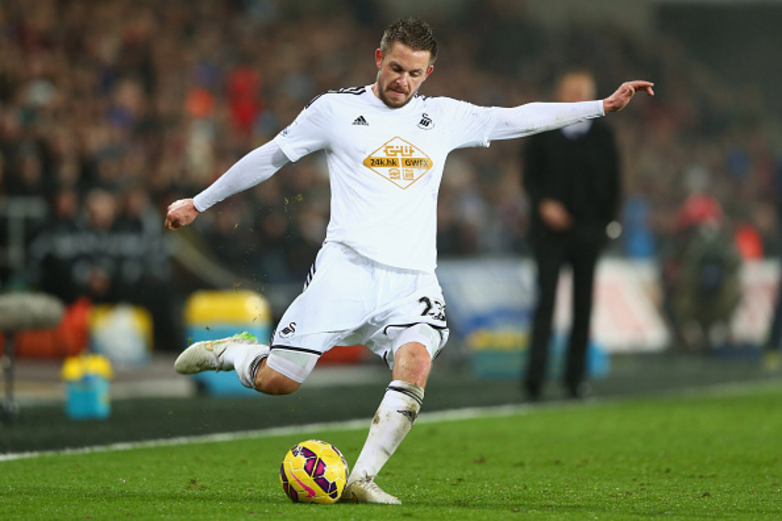 SWANSEA, WALES - DECEMBER 14:  Gylfi Sigurdsson of Swansea during the Barclays Premier League match between Swansea City and Tottenham Hotspur at the Liberty Stadium on December 14, 2014 in Swansea, Wales.  (Photo by Michael Steele/Getty Images)