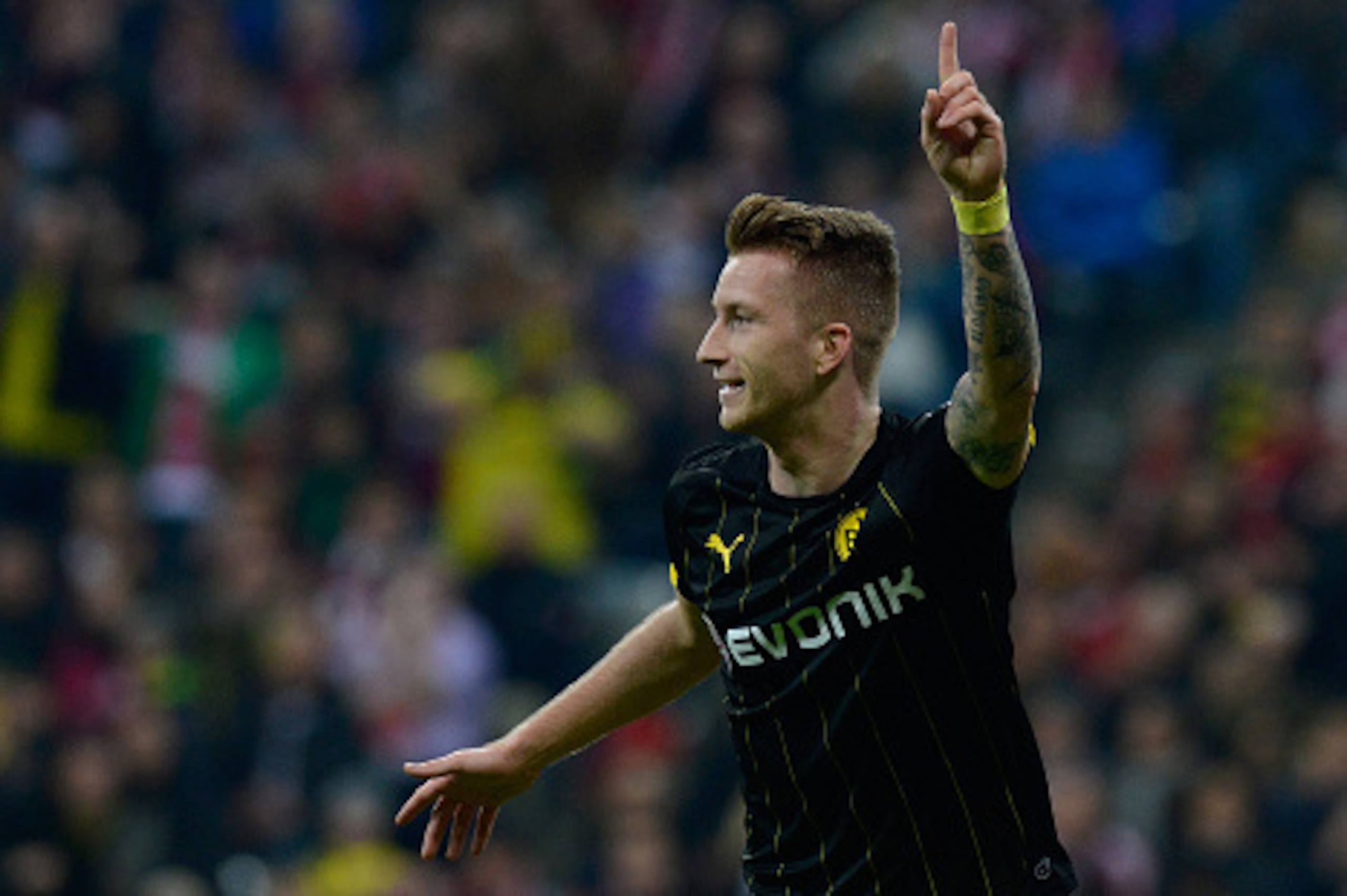 MUNICH, GERMANY - NOVEMBER 01: Marco Reus of Dortmund celebrates his team's first goal during the Bundesliga match between FC Bayern Muenchen and Borussia Dortmund at Allianz Arena on November 1, 2014 in Munich, Germany. (Photo by Daniel Kopatsch/Getty MUNICH, GERMANY - NOVEMBER 01: Marco Reus of Dortmund celebrates his team's first goal during the Bundesliga match between FC Bayern Muenchen and Borussia Dortmund at Allianz Arena on November 1, 2014 in Munich, Germany. (Photo by Daniel Kopatsch/Getty