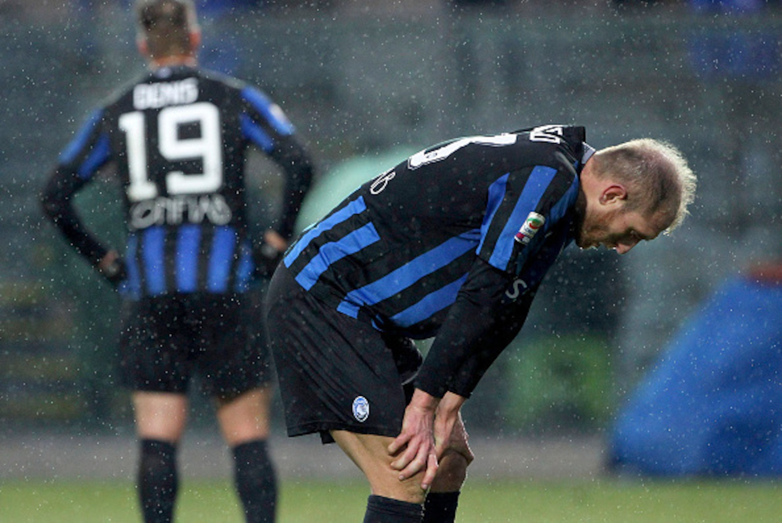 BERGAMO, ITALY - FEBRUARY 15: Andrea Masiello of Atalanta BC shows his dejection at the end of the Serie A match between Atalanta BC and FC Internazionale Milano at Stadio Atleti Azzurri d'Italia on February 15, 2015 in Bergamo, Italy. (Photo by Marco L BERGAMO, ITALY - FEBRUARY 15: Andrea Masiello of Atalanta BC shows his dejection at the end of the Serie A match between Atalanta BC and FC Internazionale Milano at Stadio Atleti Azzurri d'Italia on February 15, 2015 in Bergamo, Italy. (Photo by Marco L