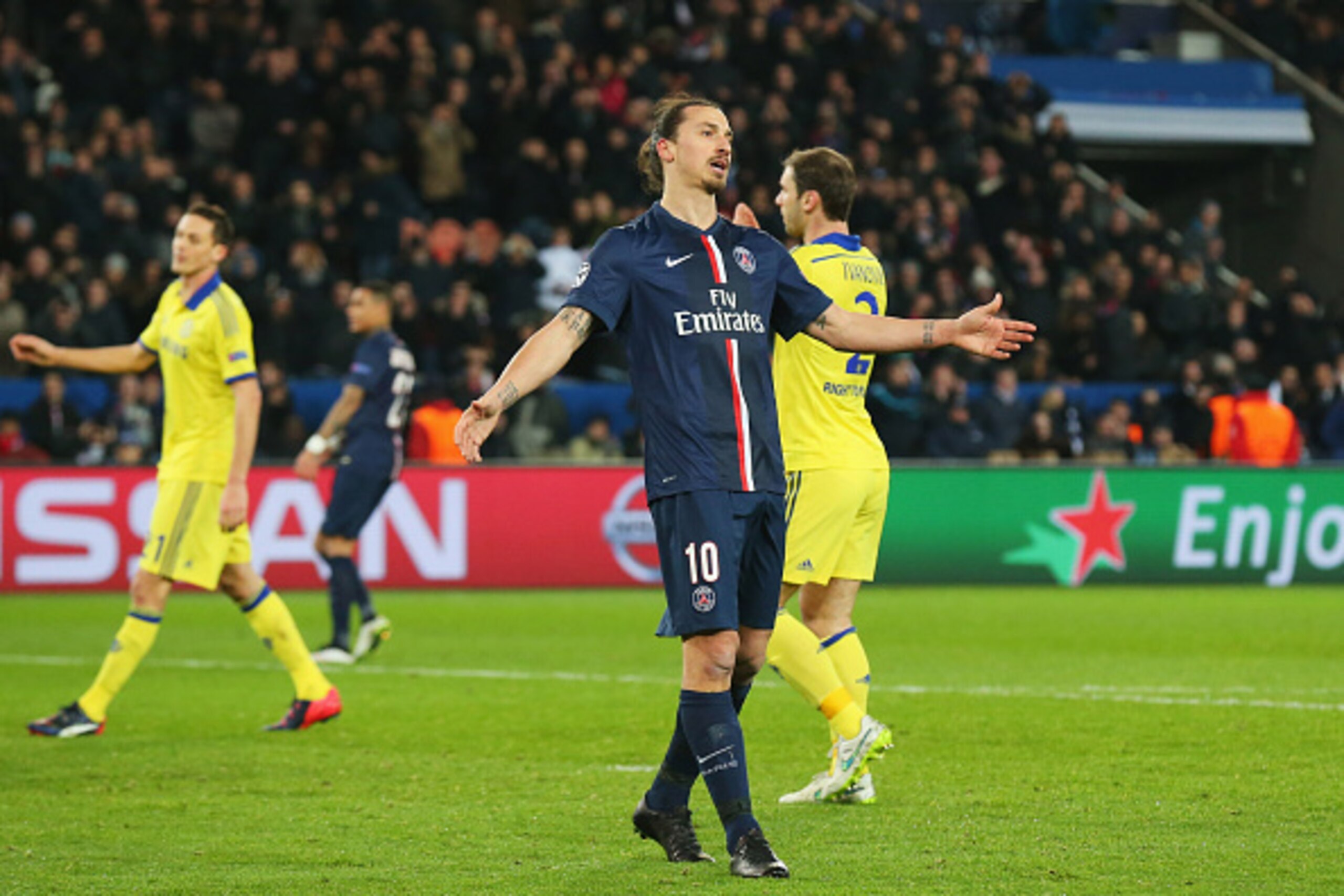 PARIS, FRANCE - FEBRUARY 17:  Zlatan Ibrahimovic of Paris Saint-Germain reacts during the UEFA Champions League Round of 16 match between Paris Saint-Germain and Chelsea at Parc des Princes on February 17, 2015 in Paris, France.  (Photo by Alex Livesey/Ge