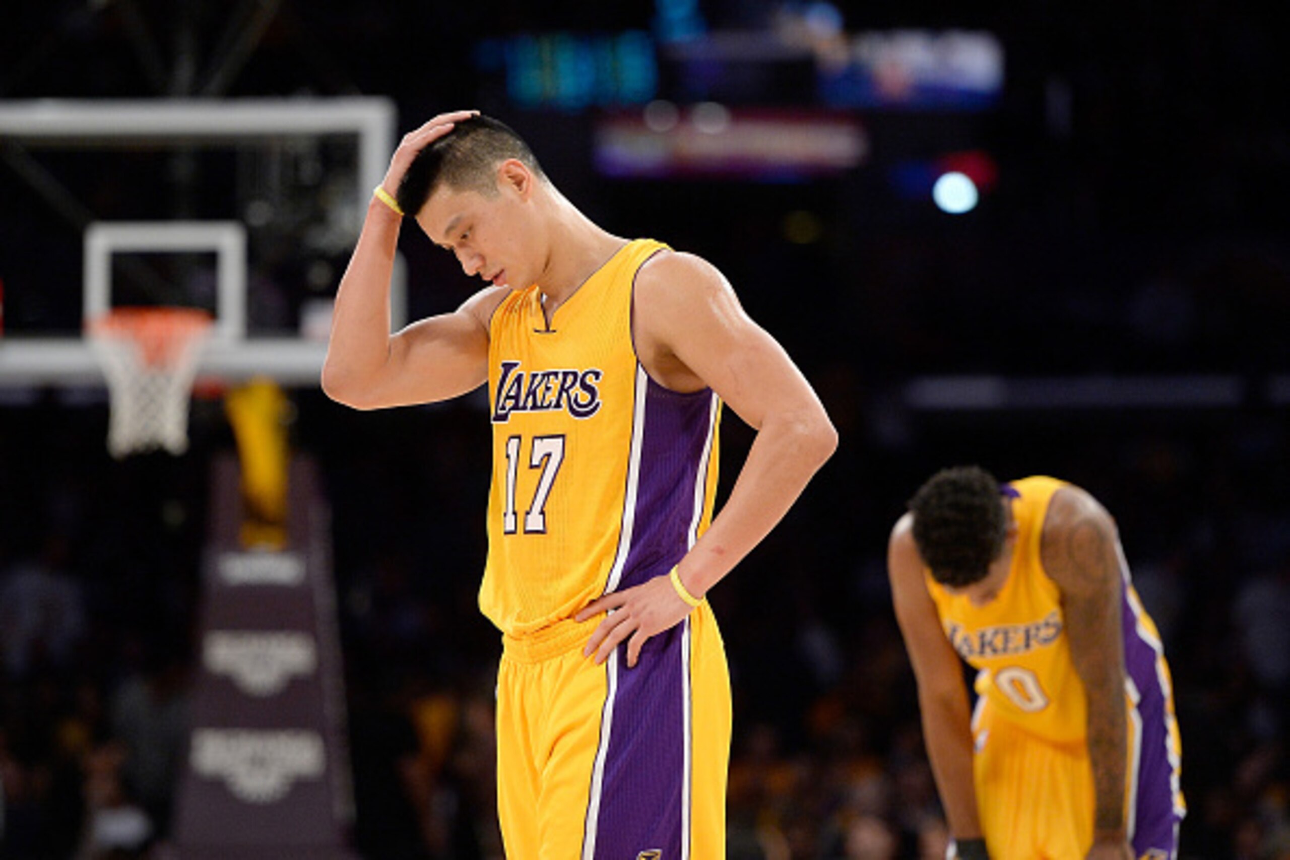 LOS ANGELES, CA - NOVEMBER 26:  Jeremy Lin #17 and Nick Young #0 of the Los Angeles Lakers react during a 99-93 loss to the Memphis Grizzlies at Staples Center on November 26, 2014 in Los Angeles, California.  NOTE TO USER: User expressly acknowledges and