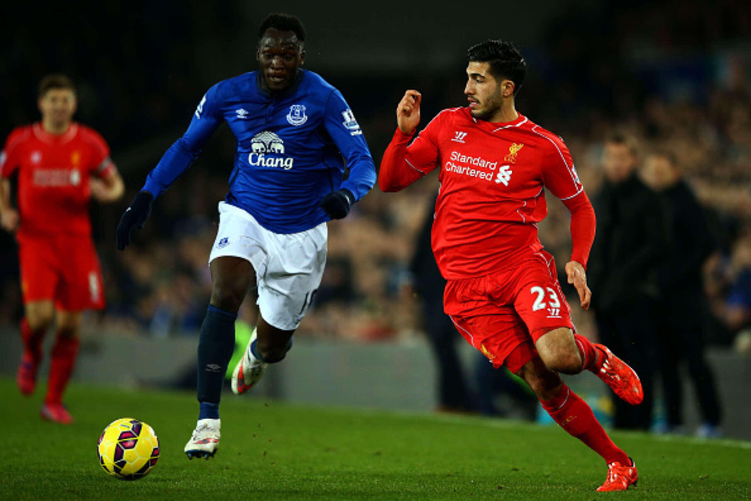 LIVERPOOL, ENGLAND - FEBRUARY 07:  Emre Can of Liverpool and Romelu Lukaku of Everton battle for the ball during the Barclays Premier League match between Everton and Liverpool at Goodison Park on February 7, 2015 in Liverpool, England.  (Photo by Richard