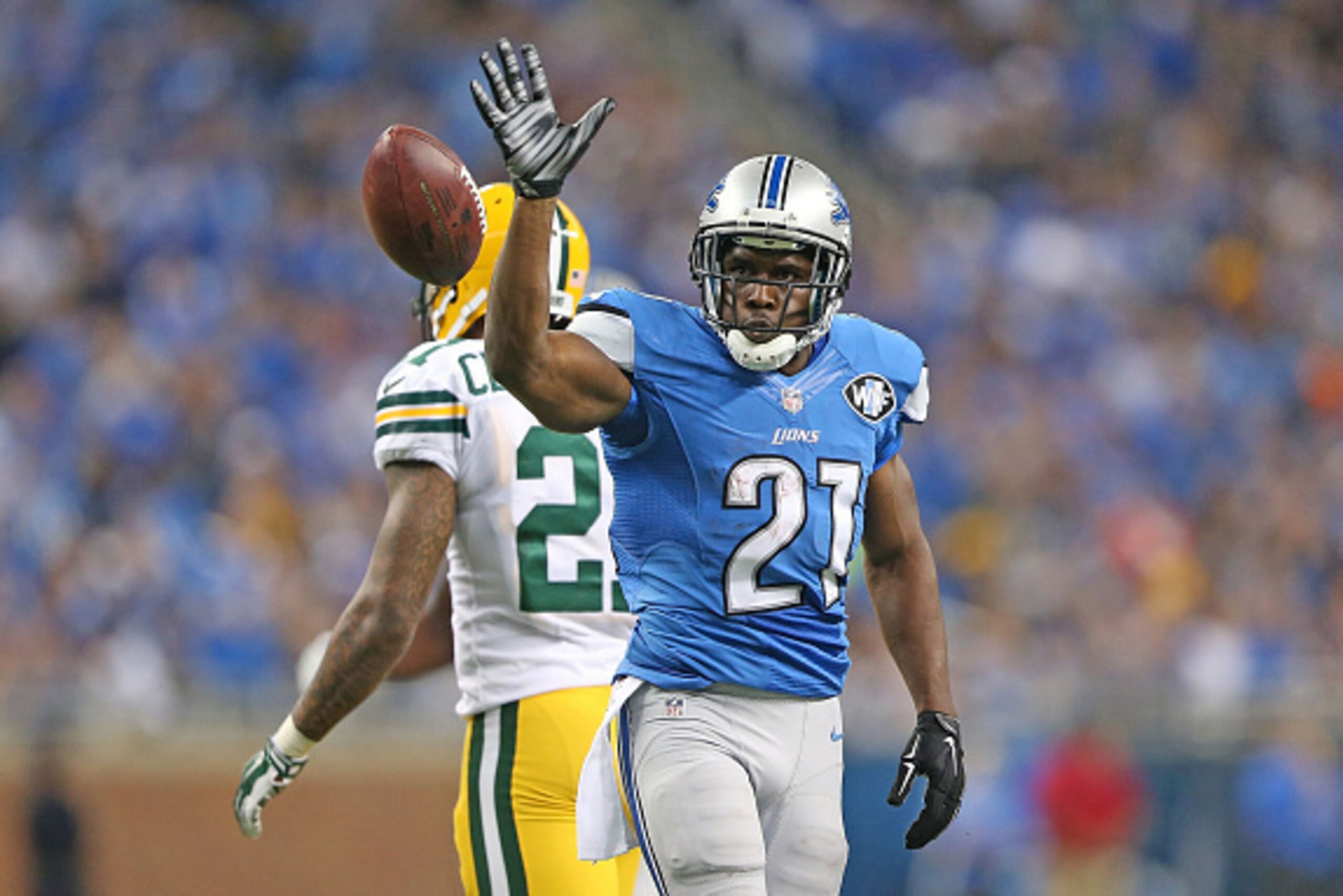 DETROIT, MI - SEPTEMBER 21:  Reggie Bush #21 of the Detroit Lions  reacts to a first down during the fourth quarter of the game against the Green Bay Packers at Ford Field on September 21, 2014 in Detroit, Michigan. The Lions defeated the Packers 19-7.  (