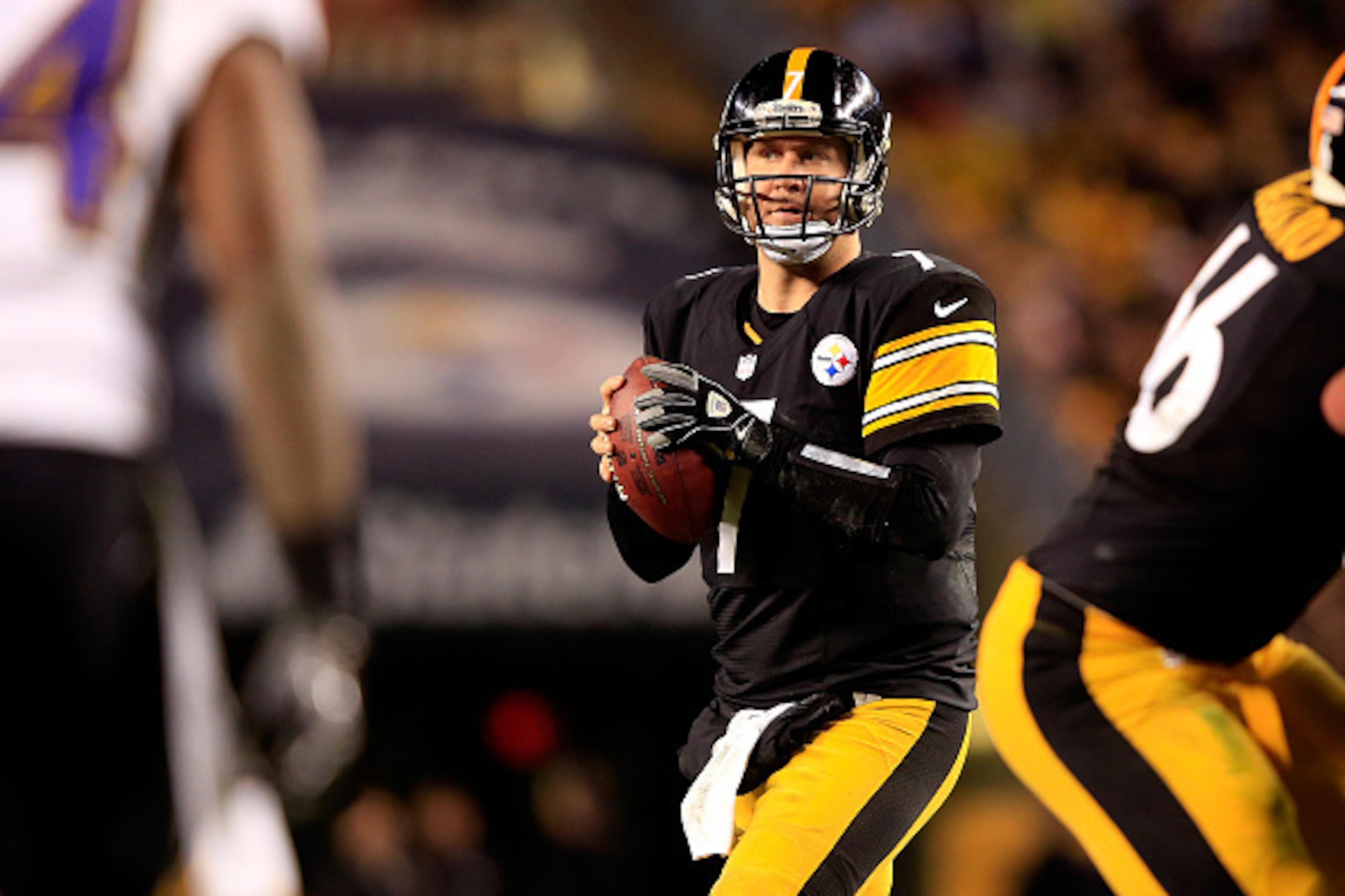 PITTSBURGH, PA - JANUARY 03:  Ben Roethlisberger #7 of the Pittsburgh Steelers looks to pass against the Baltimore Ravens during their AFC Wild Card game at Heinz Field on January 3, 2015 in Pittsburgh, Pennsylvania.  (Photo by Jamie Squire/Getty Images)