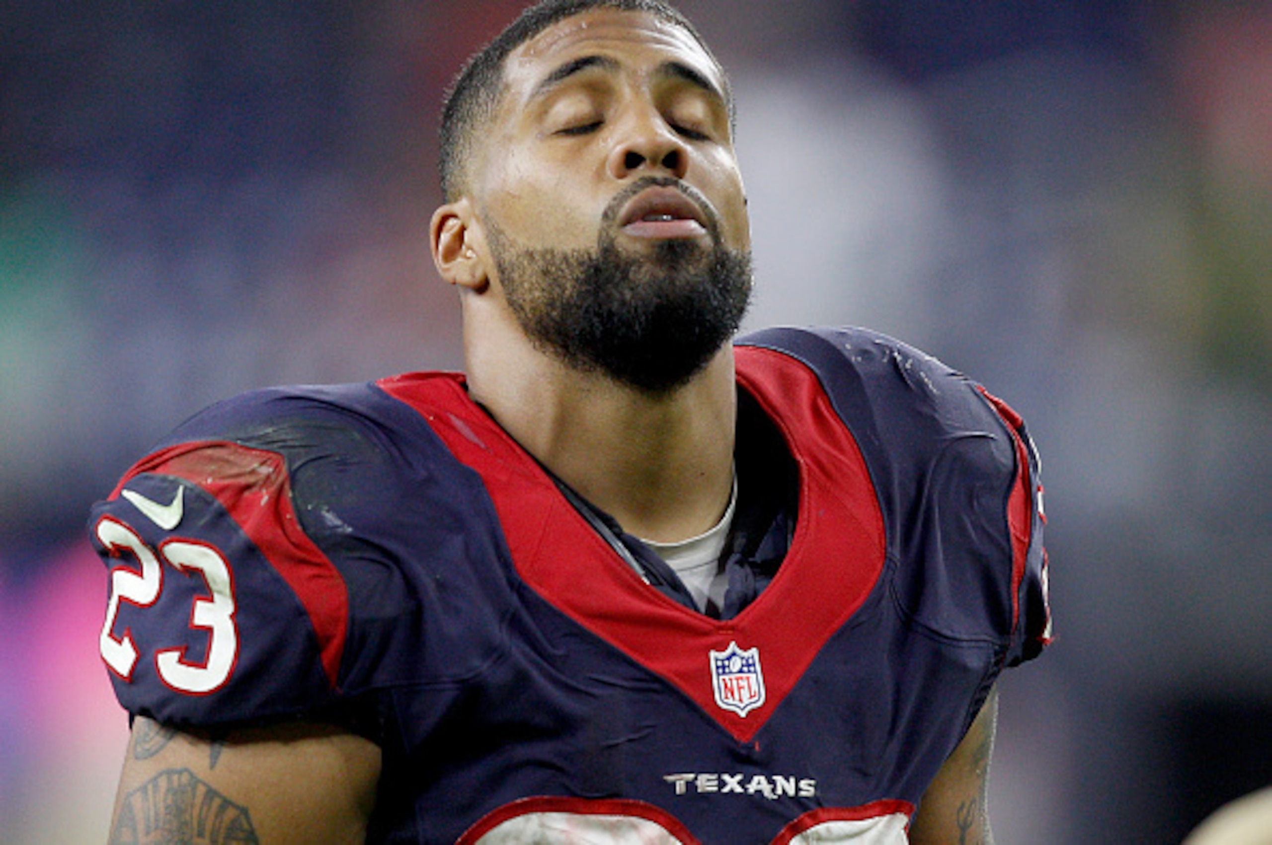 HOUSTON, TX- OCTOBER 09: Arian Foster #23 of the Houston Texans walks off the field after loosing to the Indianapolis Colts in a NFL game on October 9, 2014 at NRG Stadium in Houston, Texas. Colts won 33 to 28. (Photo by Bob Levey/Getty Images)