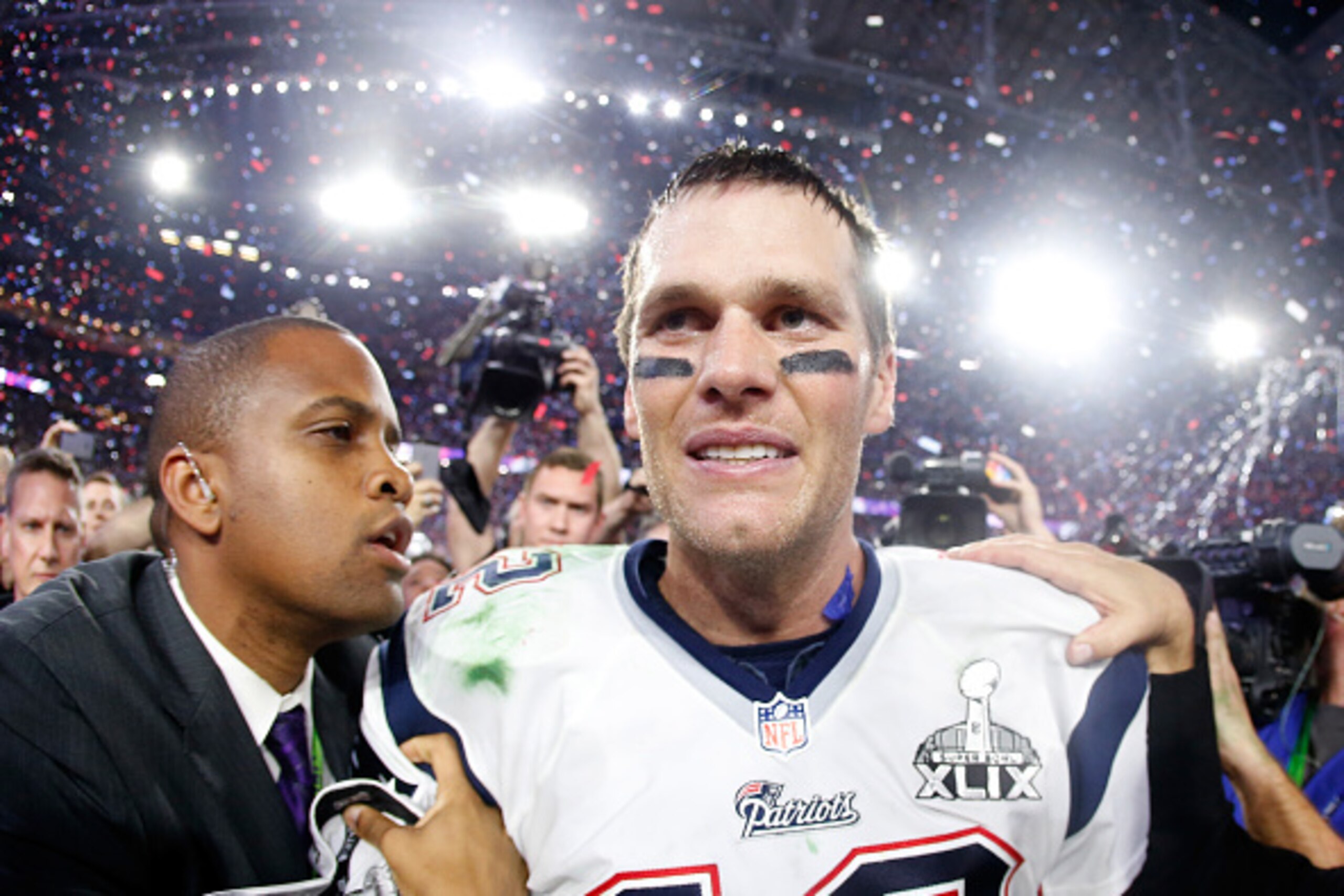 GLENDALE, AZ - FEBRUARY 01:  Tom Brady #12 of the New England Patriots celebrates after defeating the Seattle Seahawks 28-24 in Super Bowl XLIX at University of Phoenix Stadium on February 1, 2015 in Glendale, Arizona.  (Photo by Christian Petersen/Getty 