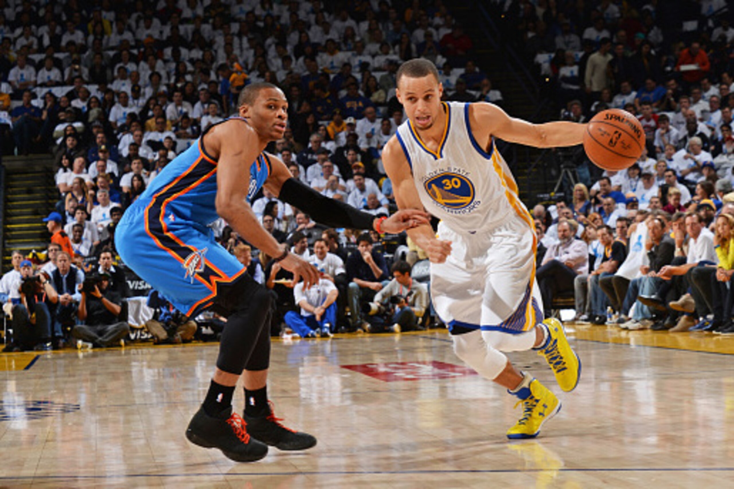 OAKLAND, CA - JANUARY 5:  Stephen Curry #30 of the Golden State Warriors handles the ball against Russell Westbrook #0 of the Oklahoma City Thunder during the game on January 5, 2015 at Oracle Arena in Oakland, California. NOTE TO USER: User expressly ack