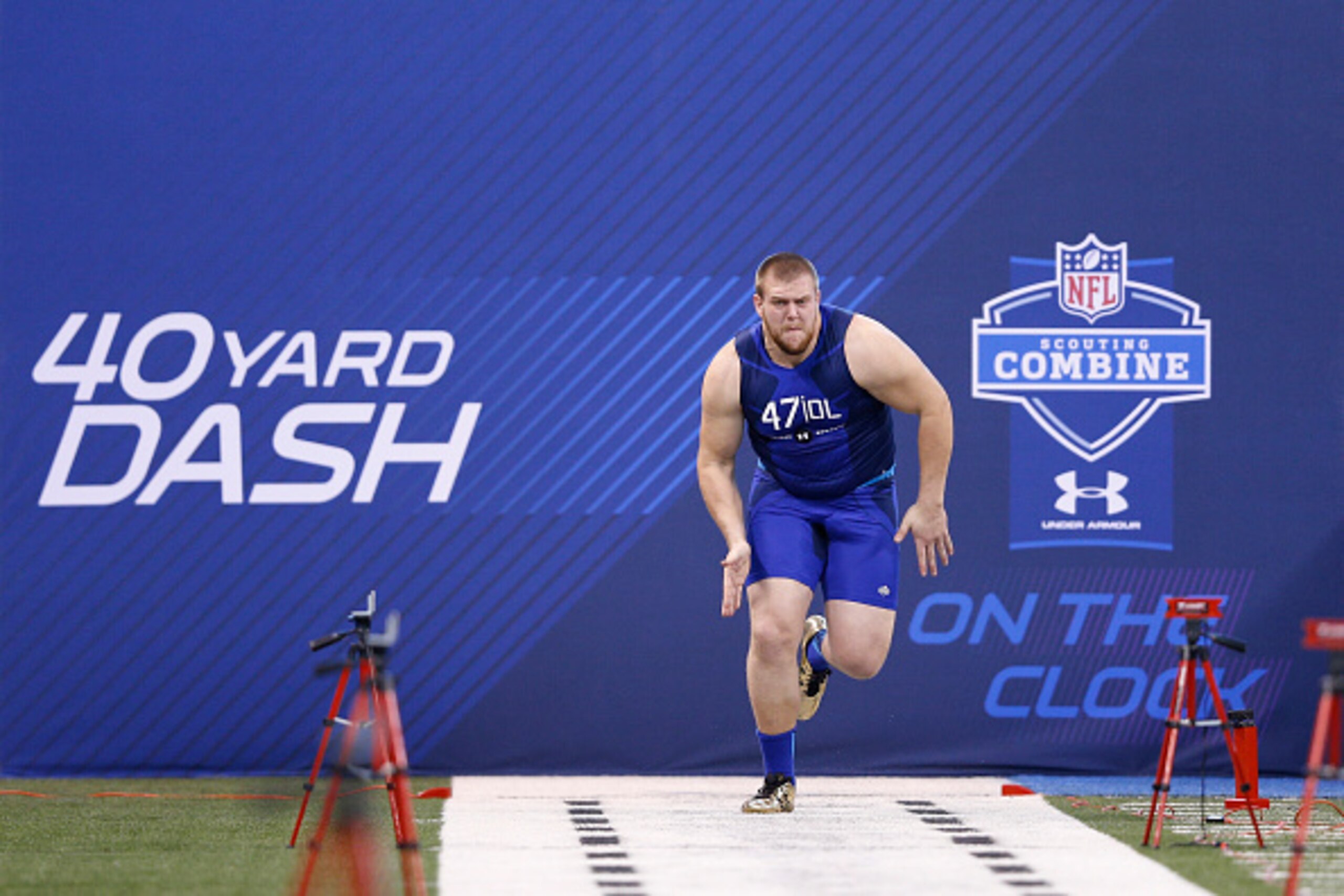 INDIANAPOLIS, IN - FEBRUARY 20: Offensive lineman Brandon Scherff of Iowa runs the 40-yard dash during the 2015 NFL Scouting Combine at Lucas Oil Stadium on February 20, 2015 in Indianapolis, Indiana. (Photo by Joe Robbins/Getty Images)