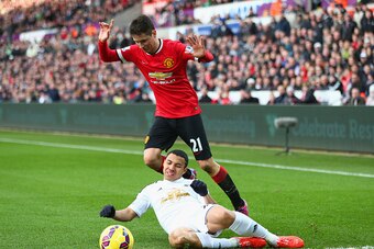 SWANSEA, WALES - FEBRUARY 21:  Ander Herrera of Manchester United and Jefferson Montero of Swansea City compete for the ball during the Barclays Premier League match between Swansea City and Manchester United at Liberty Stadium on February 21, 2015 in Swa