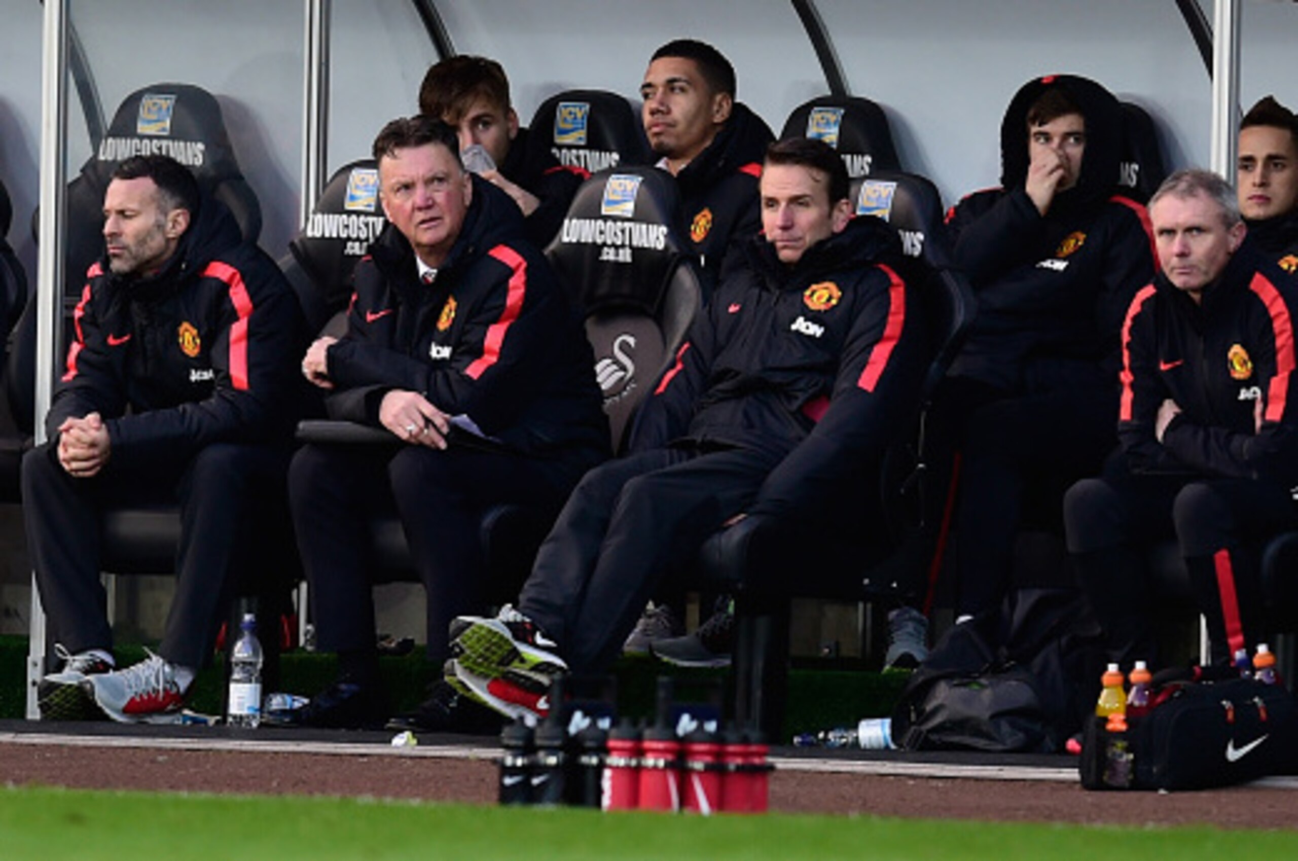 SWANSEA, WALES - FEBRUARY 21: Manchester United manager Louis Van Gaal (2nd left) and staff react during the Barclays Premier League match between Swansea City and Manchester United at Liberty Stadium on February 21, 2015 in Swansea, Wales. (Photo by St SWANSEA, WALES - FEBRUARY 21: Manchester United manager Louis Van Gaal (2nd left) and staff react during the Barclays Premier League match between Swansea City and Manchester United at Liberty Stadium on February 21, 2015 in Swansea, Wales. (Photo by St