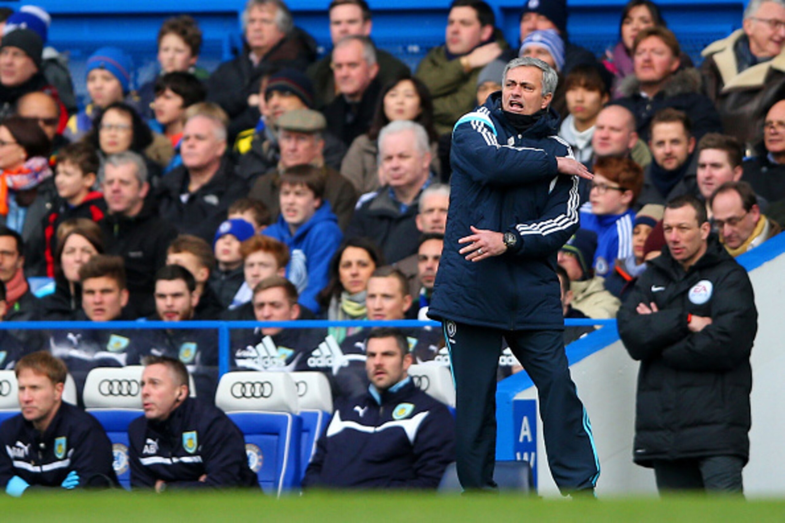 LONDON, ENGLAND - FEBRUARY 21: Jose Mourinho the manager of Chelsea gestures during the Barclays Premier League match between Chelsea and Burnley at Stamford Bridge on February 21, 2015 in London, England. (Photo by Paul Gilham/Getty Images) LONDON, ENGLAND - FEBRUARY 21: Jose Mourinho the manager of Chelsea gestures during the Barclays Premier League match between Chelsea and Burnley at Stamford Bridge on February 21, 2015 in London, England. (Photo by Paul Gilham/Getty Images)
