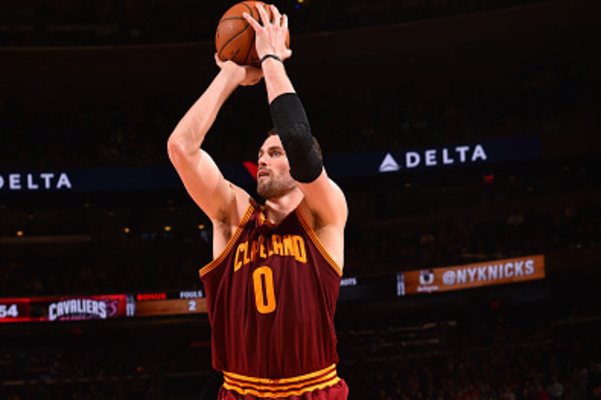 NEW YORK, NY - FEBRUARY 22:  Kevin Love #0 of the Cleveland Cavilers shoots the ball against the New York Knicks on February 22, 2015 at Madison Square Garden in New York City.  NOTE TO USER: User expressly acknowledges and agrees that, by downloading and