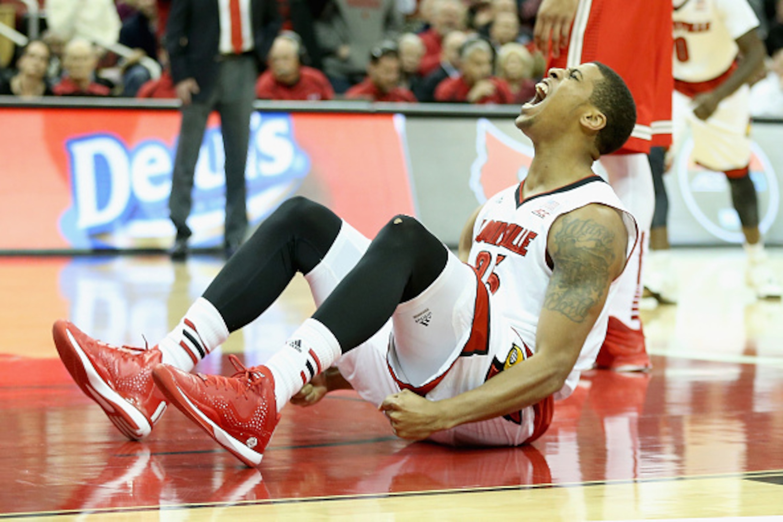 LOUISVILLE, KY - DECEMBER 02: Wayne Blackshear #25 of the Louisville Cardinals celebrates during the game against the Ohio Staste Buckeyes at KFC YUM! Center on December 2, 2014 in Louisville, Kentucky. (Photo by Andy Lyons/Getty Images) LOUISVILLE, KY - DECEMBER 02: Wayne Blackshear #25 of the Louisville Cardinals celebrates during the game against the Ohio Staste Buckeyes at KFC YUM! Center on December 2, 2014 in Louisville, Kentucky. (Photo by Andy Lyons/Getty Images)