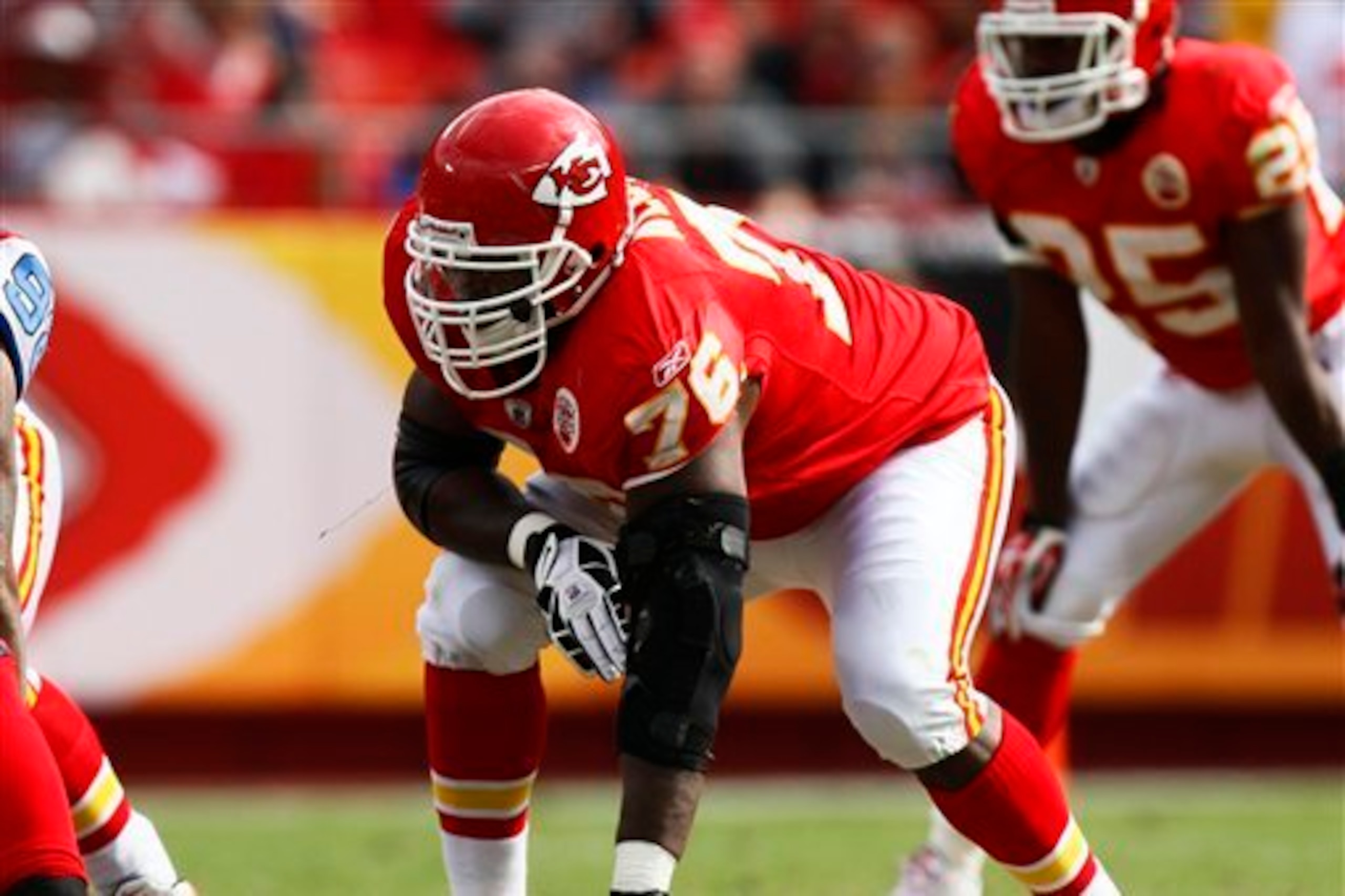 Branden Albert gave Kansas City six solid seasons at left tackle.