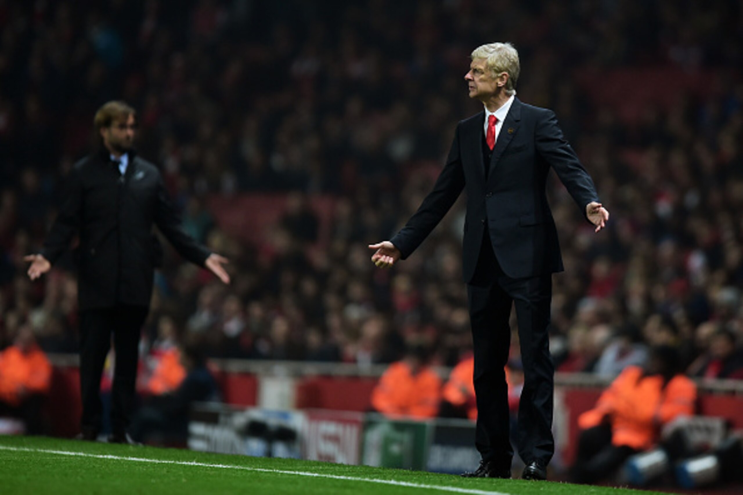 LONDON, ENGLAND - NOVEMBER 26: (R-L) Arsene Wenger the Arsenal manager and Jurgen Klopp the Borussia Dortmund manager gesture during the UEFA Champions League Group D match between Arsenal and Borussia Dortmund at the Emirates Stadium on November 26, 201 LONDON, ENGLAND - NOVEMBER 26: (R-L) Arsene Wenger the Arsenal manager and Jurgen Klopp the Borussia Dortmund manager gesture during the UEFA Champions League Group D match between Arsenal and Borussia Dortmund at the Emirates Stadium on November 26, 201