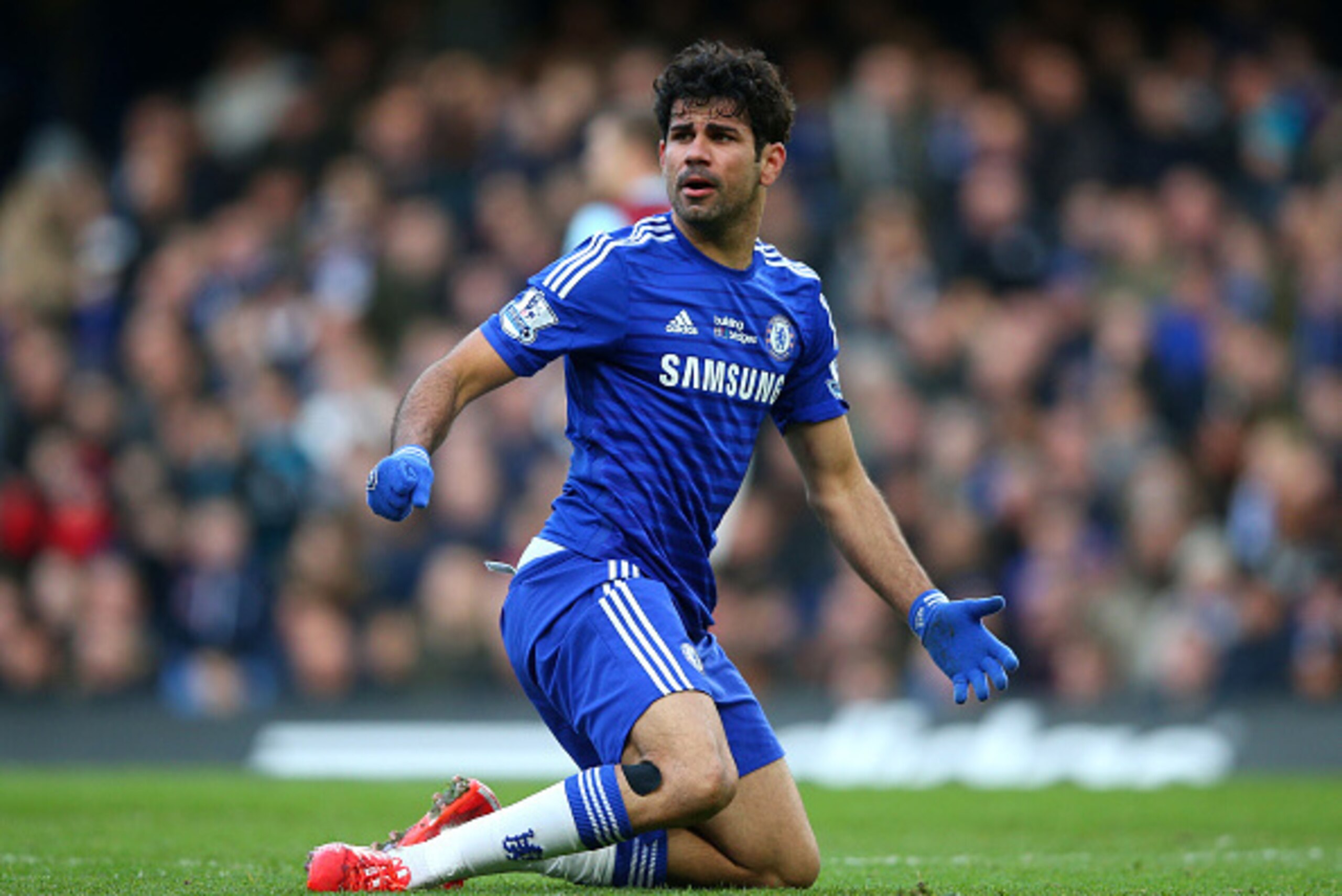 LONDON, ENGLAND - FEBRUARY 21:  Diego Costa of Chelsea reacts after not being awarded a penalty  during the Barclays Premier League match between Chelsea and Burnley at Stamford Bridge on February 21, 2015 in London, England.  (Photo by Paul Gilham/Getty 