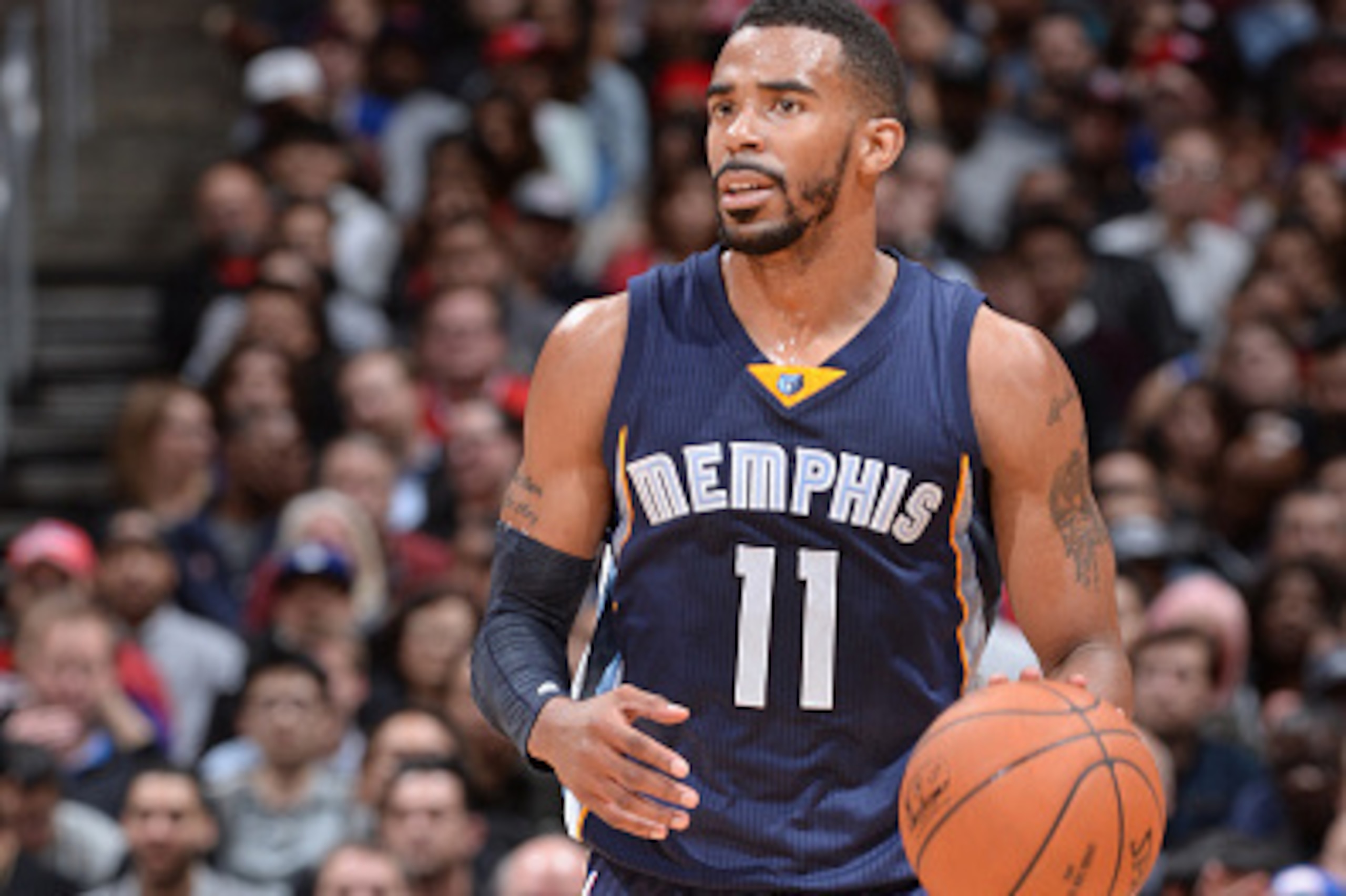 LOS ANGELES, CA - FEBRUARY 23: Mike Conley #11 of the Memphis Grizzlies drives to the basket against the Los Angeles Clippers during the game on February 23, 2015 at STAPLES Center in Los Angeles, California. NOTE TO USER: User expressly acknowledges and 