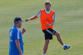MADRID, SPAIN - JULY 15:  Head coach Carlo Ancelotti of Real Madrid takes his first training session as new player Asier Illarramendi exercises at the Valdebebas training ground on July 15, 2013 in Madrid, Spain.  (Photo by Gonzalo Arroyo Moreno/Getty Ima