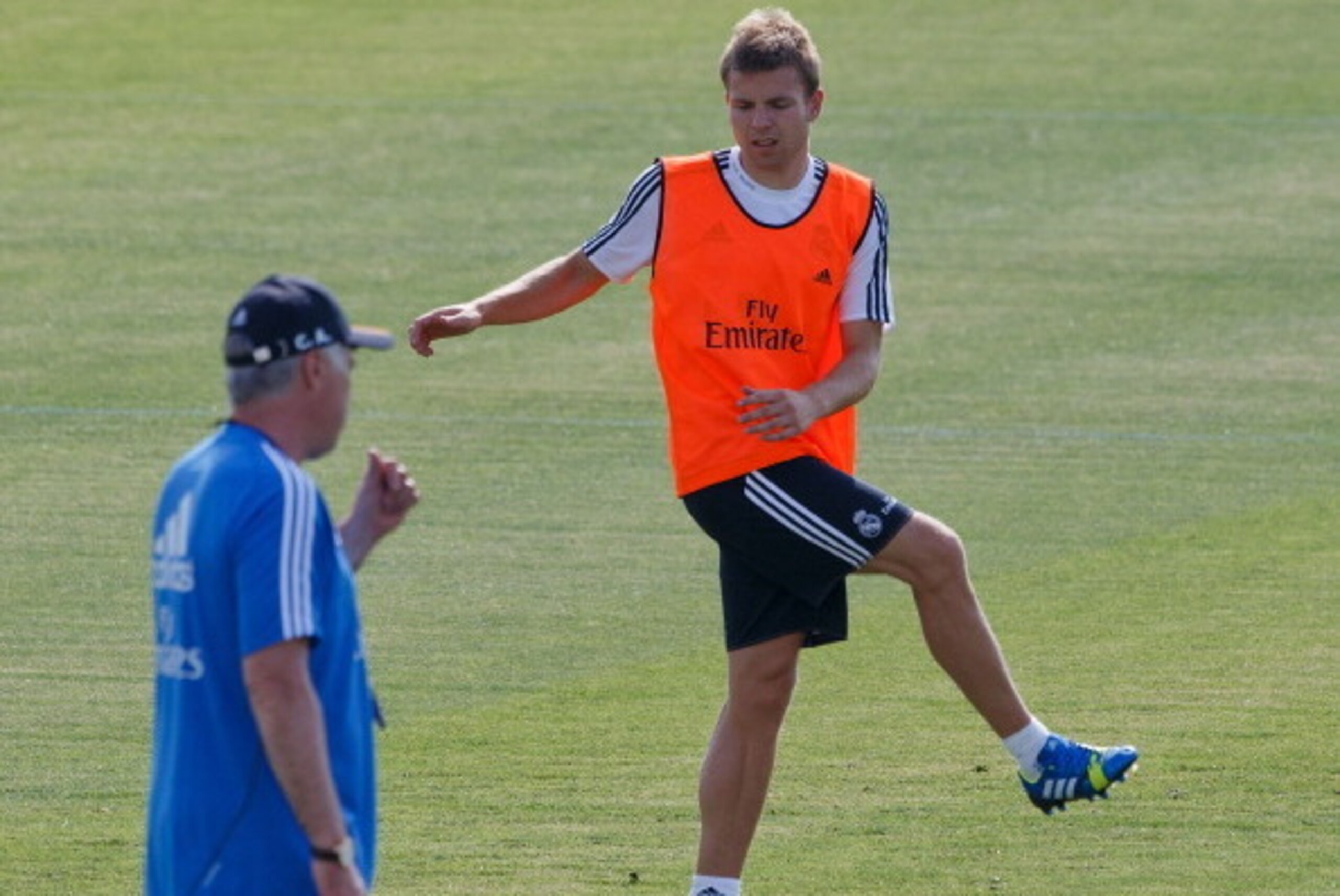 MADRID, SPAIN - JULY 15: Head coach Carlo Ancelotti of Real Madrid takes his first training session as new player Asier Illarramendi exercises at the Valdebebas training ground on July 15, 2013 in Madrid, Spain. (Photo by Gonzalo Arroyo Moreno/Getty Ima MADRID, SPAIN - JULY 15: Head coach Carlo Ancelotti of Real Madrid takes his first training session as new player Asier Illarramendi exercises at the Valdebebas training ground on July 15, 2013 in Madrid, Spain. (Photo by Gonzalo Arroyo Moreno/Getty Ima