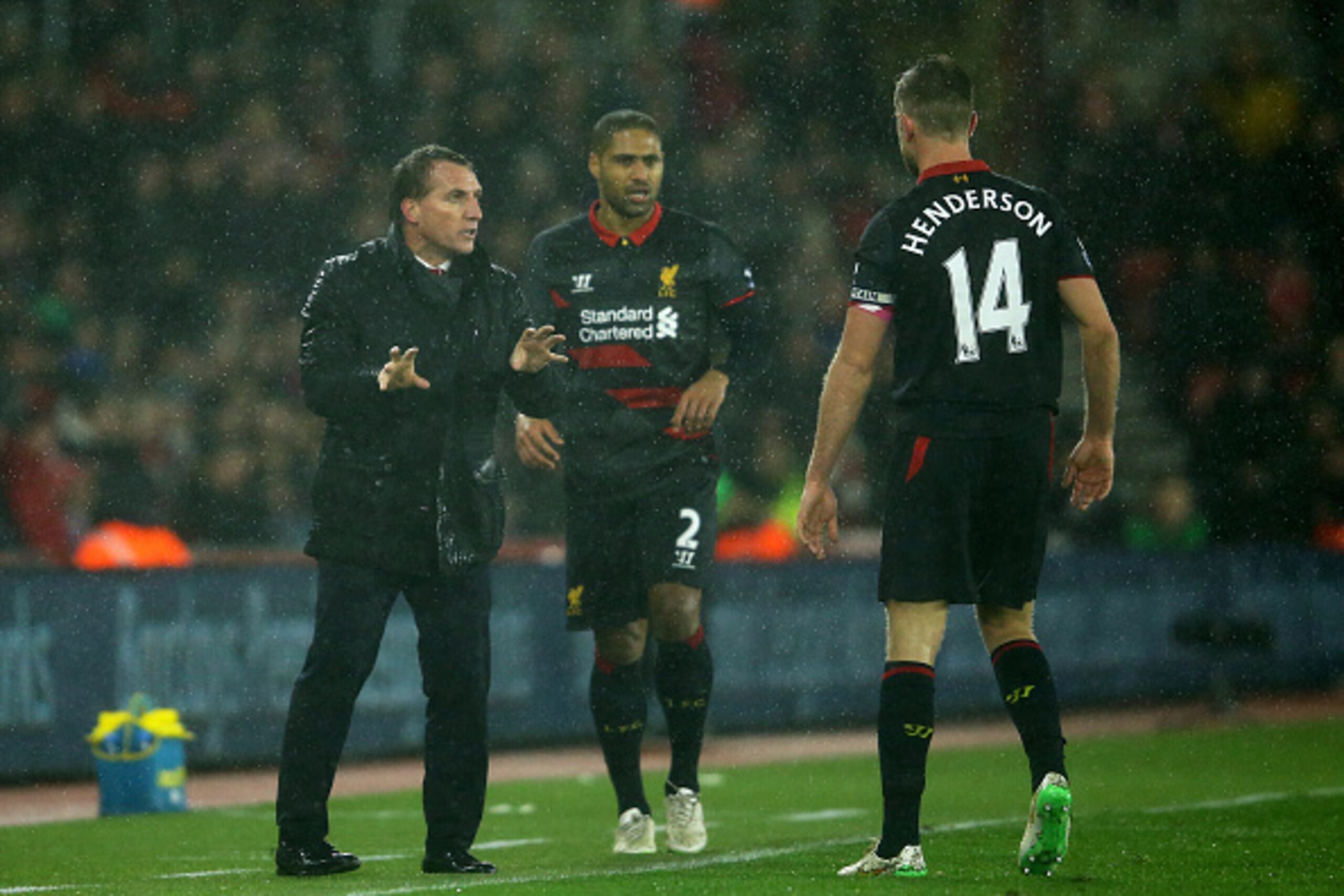 SOUTHAMPTON, ENGLAND - FEBRUARY 22:  Brendan Rodgers the manager of Liverpool speaks with Jordan Henderson of Liverpool during the Barclays Premier League match between Southampton and Liverpool at St Mary's Stadium on February 22, 2015 in Southampton, En