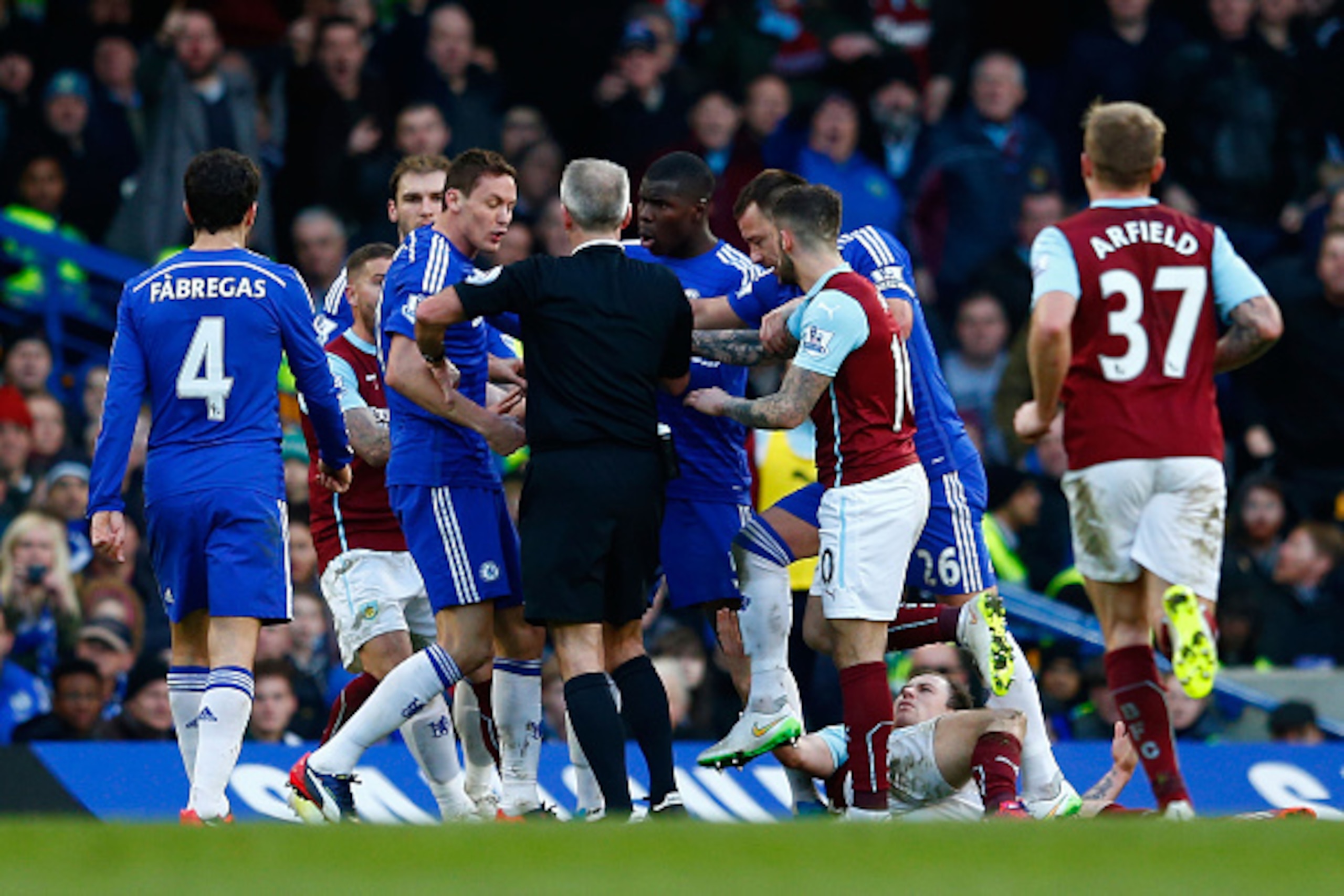 LONDON, ENGLAND - FEBRUARY 21:  Referee Martin Atkinson shows the red card to Nemanja Matic of Chelsea for his reaction to the tackle by Ashley Barnes of Burnley during the Barclays Premier League match between Chelsea and Burnley at Stamford Bridge on Fe